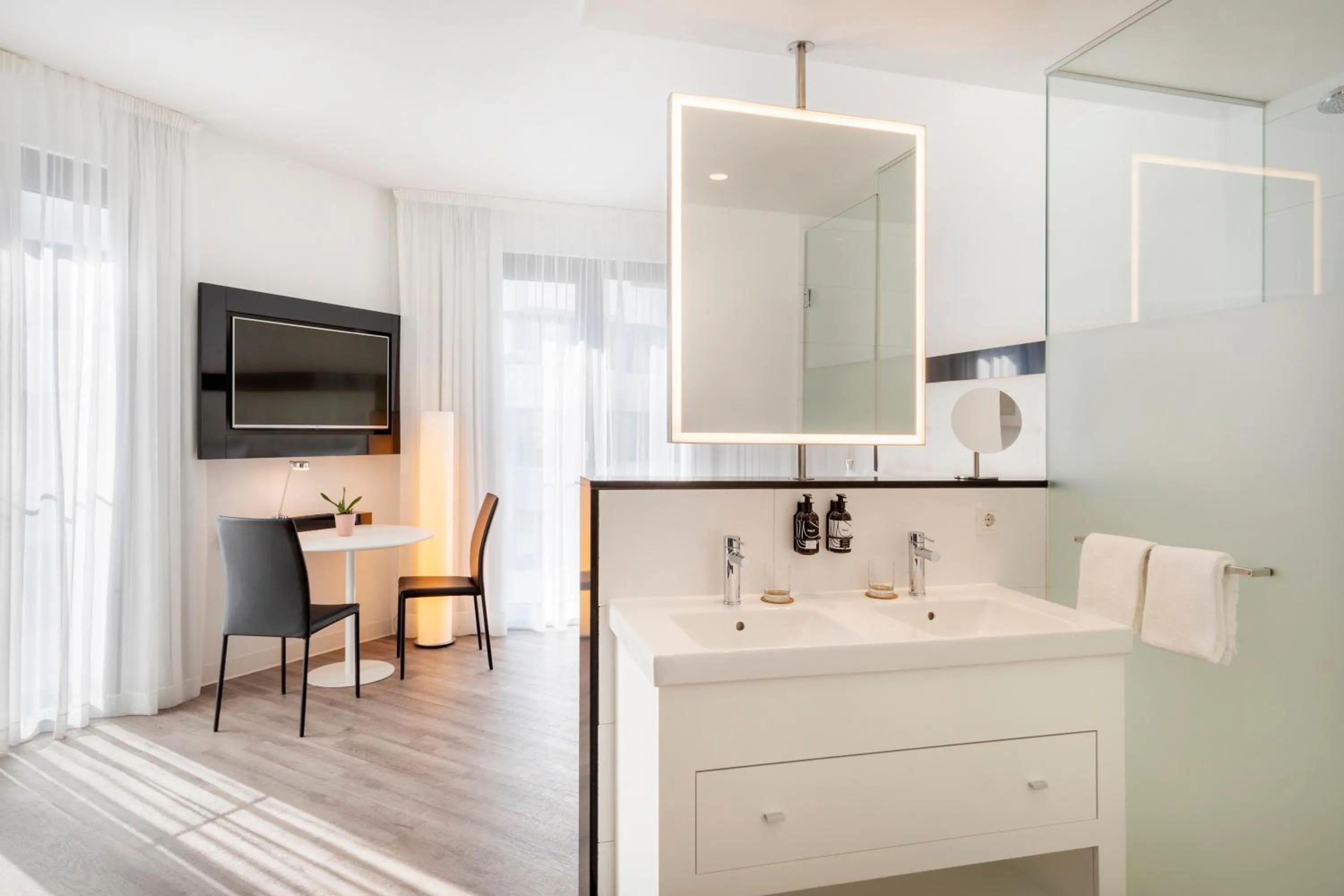 Bedroom in INNSiDE by Meliá Frankfurt Ostend