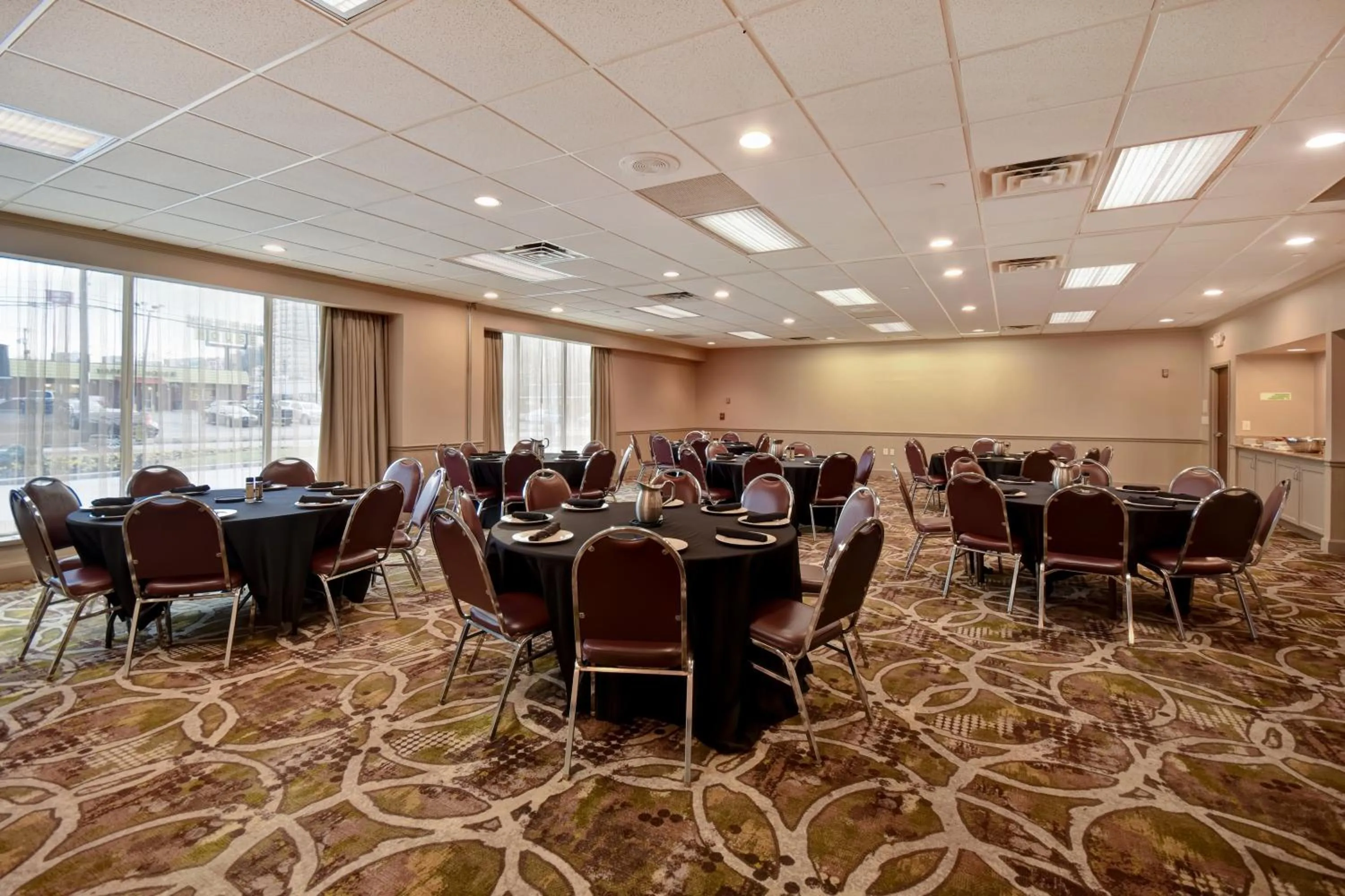 Meeting/conference room in Holiday Inn Cincinnati-Riverfront by IHG
