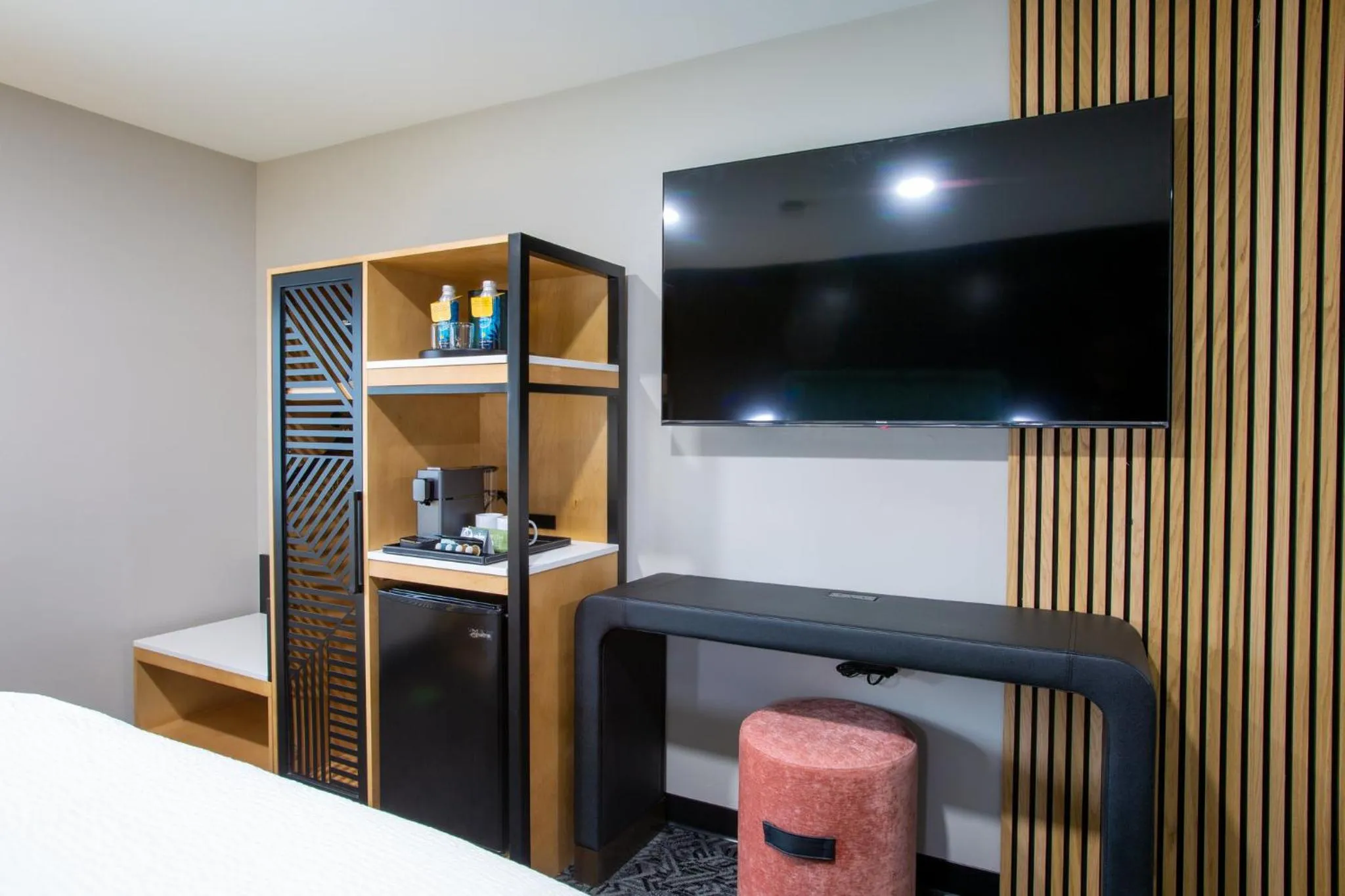 Photo of the whole room in voco Flagstaff by IHG