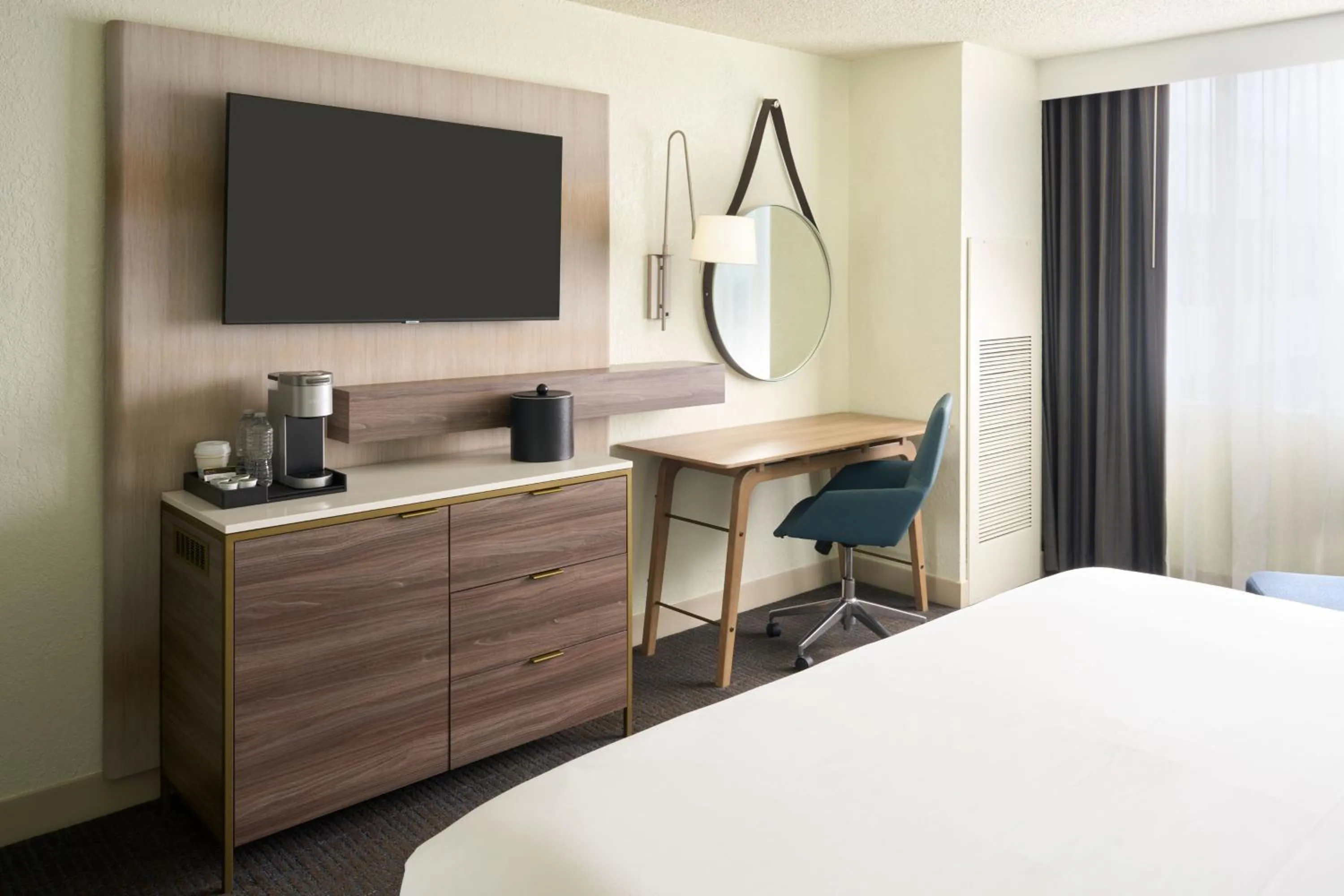 Photo of the whole room, Bed in Holiday Inn Palm Beach-Airport Conf Ctr, an IHG Hotel