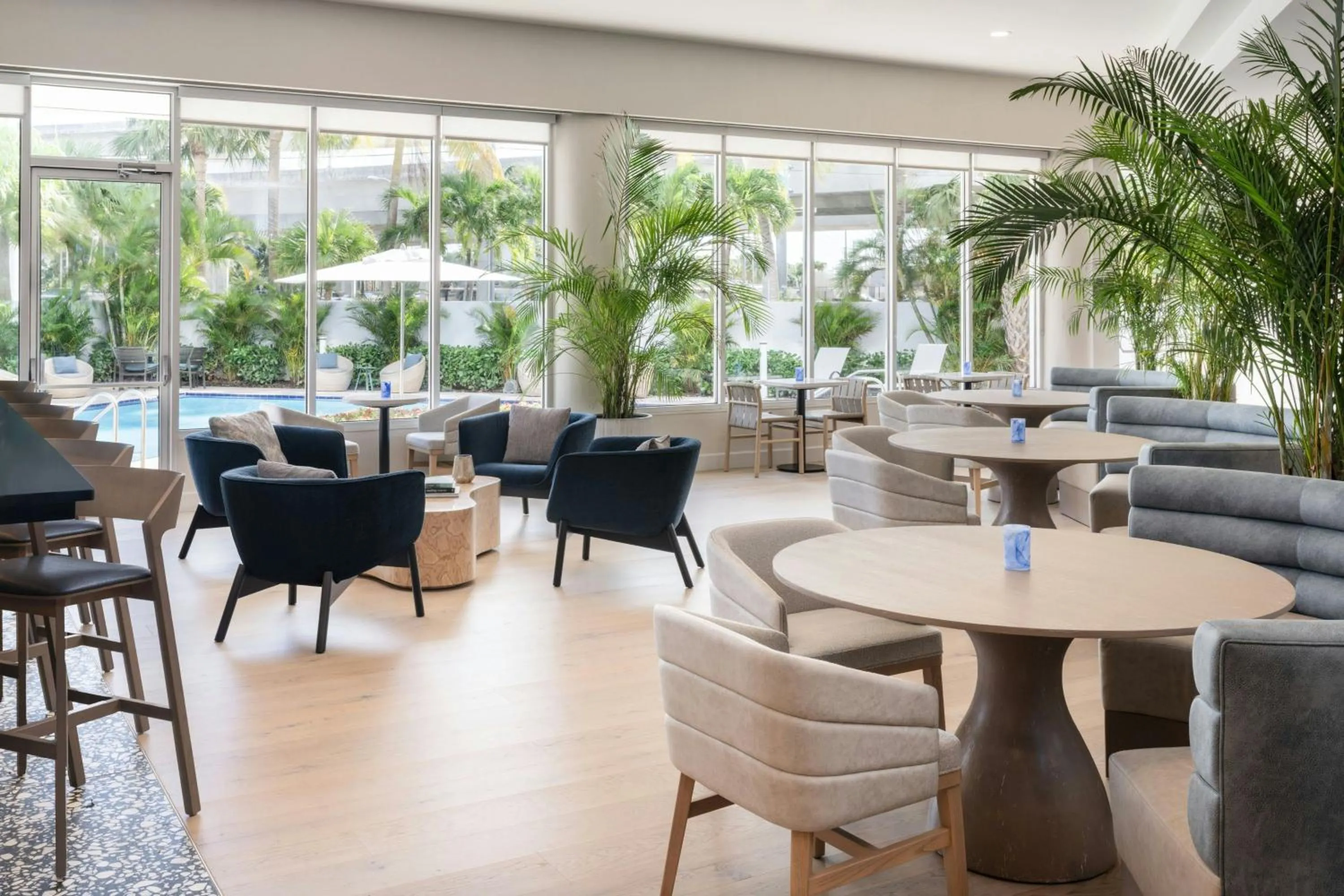 Lounge or bar in Delta Hotels by Marriott West Palm Beach