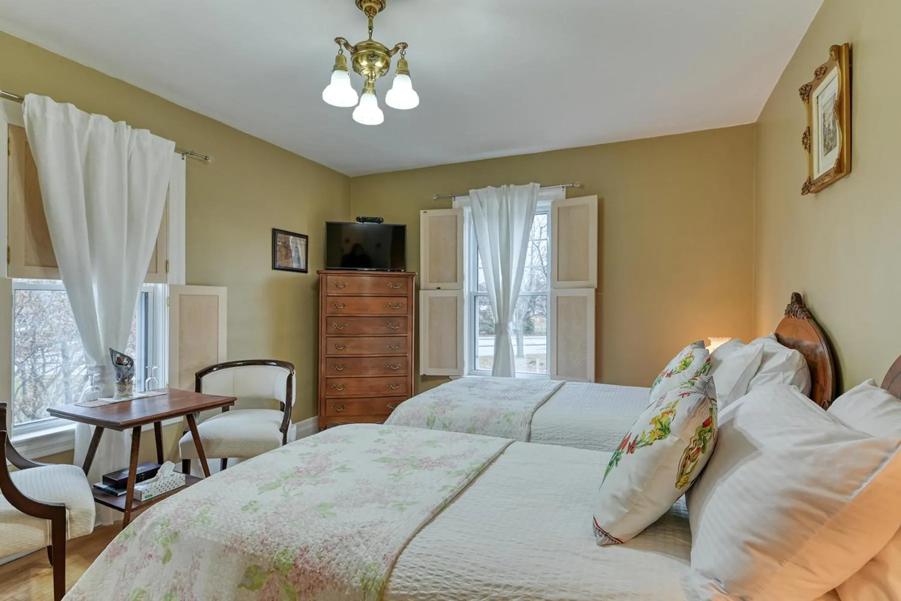 Bedroom, Bed in La Maison Collins B&B
