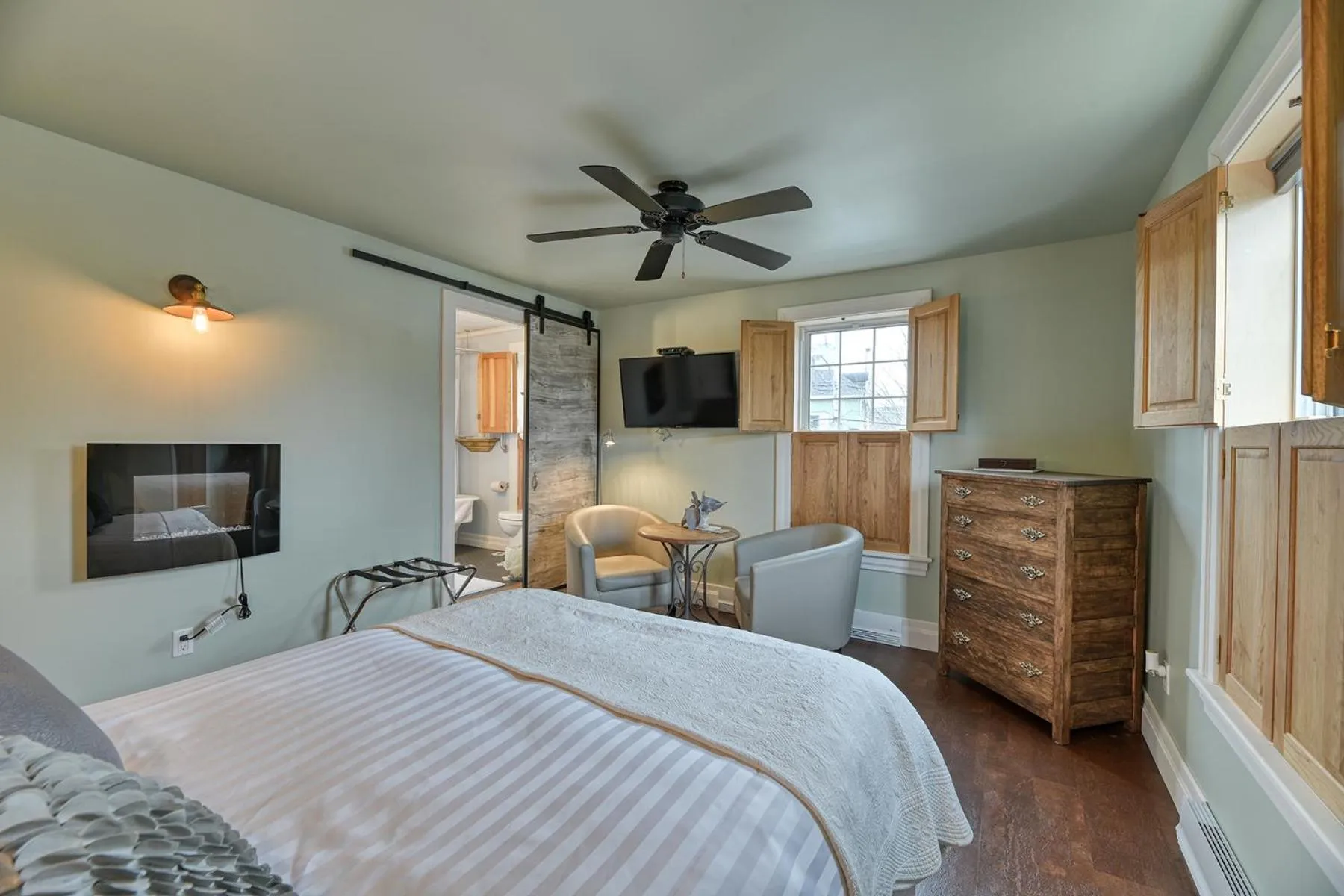 Bedroom, Bed in La Maison Collins B&B