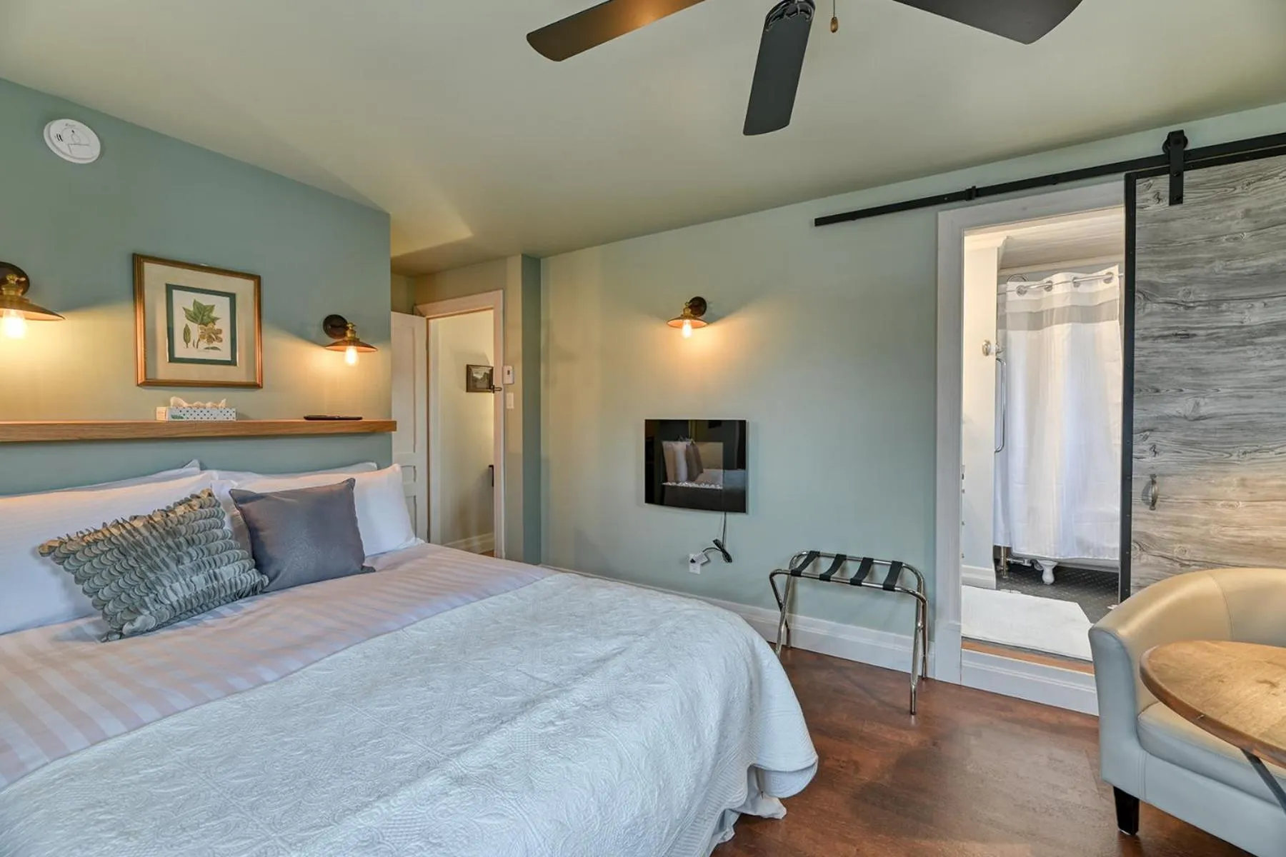 Bedroom, Bed in La Maison Collins B&B