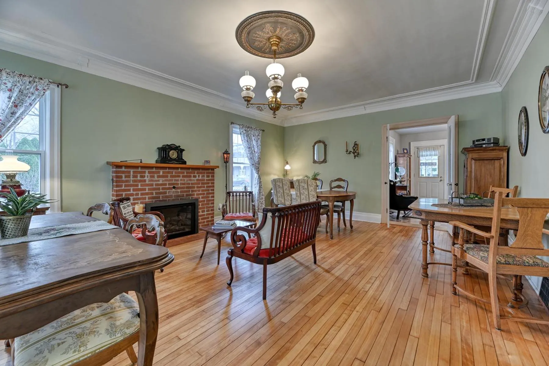 Dining Area in La Maison Collins B&B