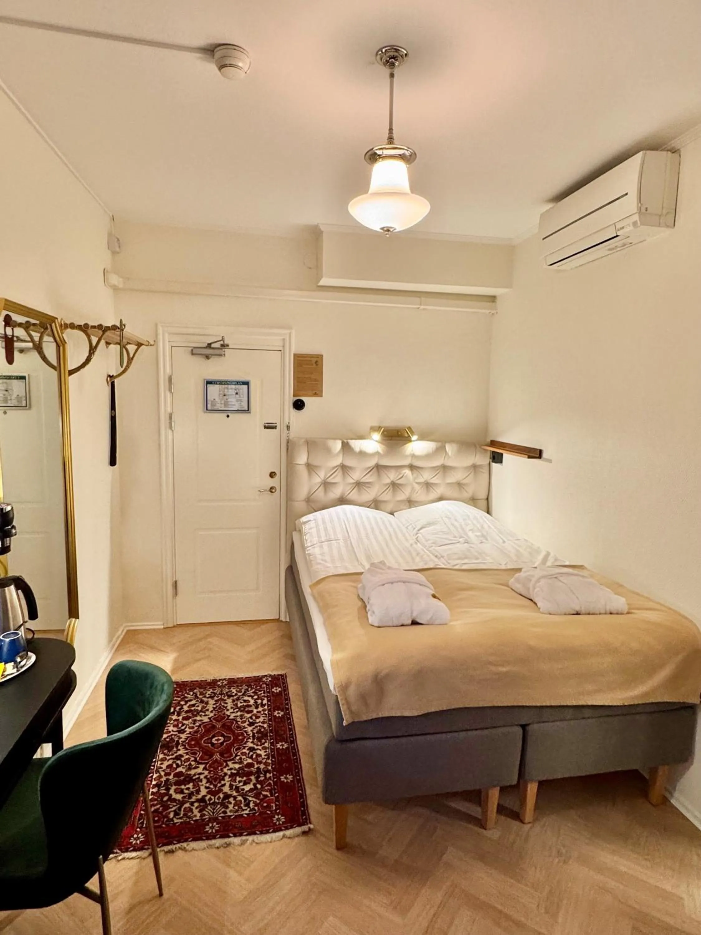 Bedroom, Bed in Hotel Concordia