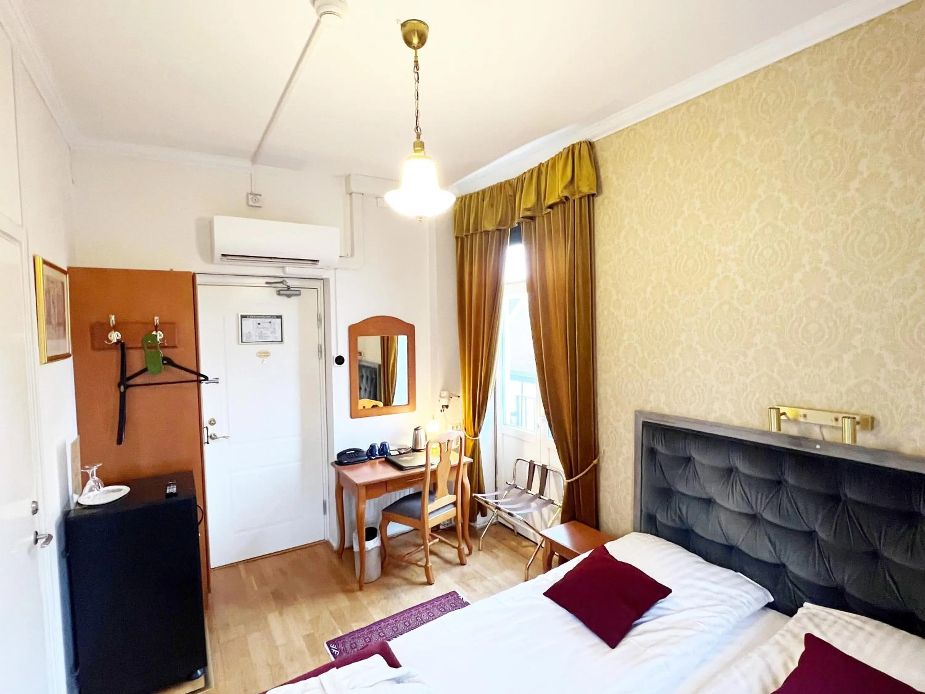 Photo of the whole room, Bed in Hotel Concordia