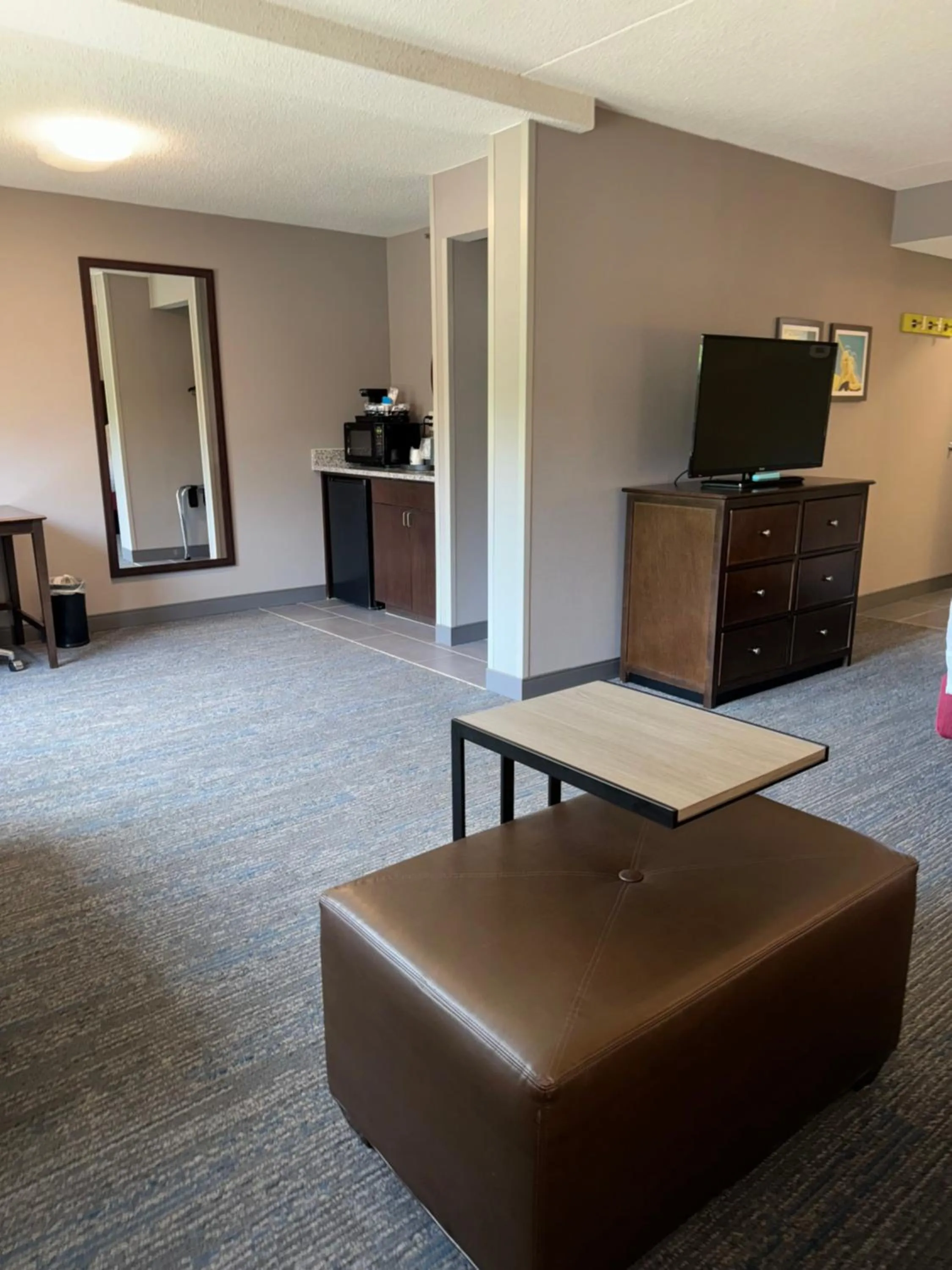 TV and multimedia in Hampton Inn New Bedford/Fairhaven