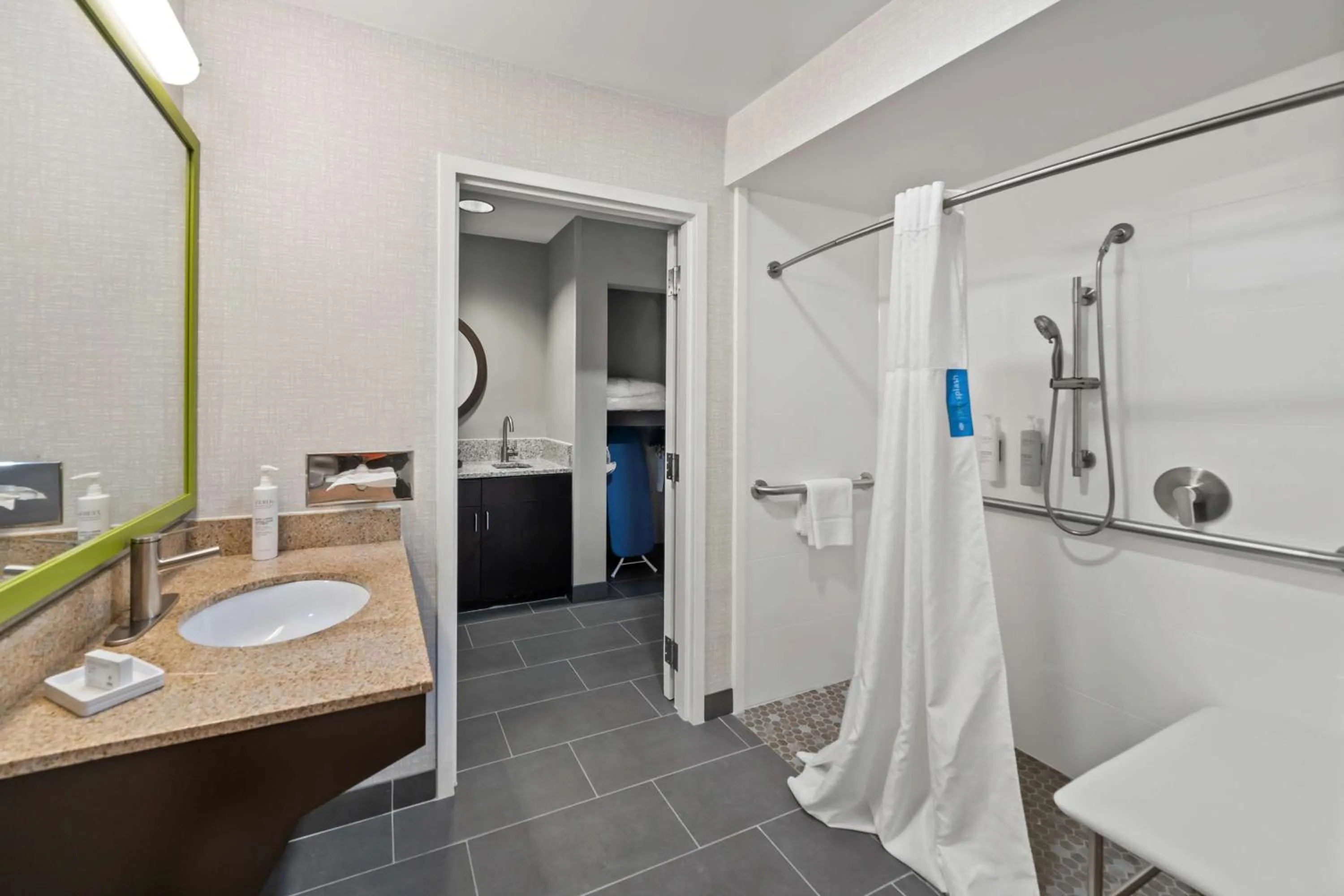 Bathroom in Hampton Inn New Bedford/Fairhaven