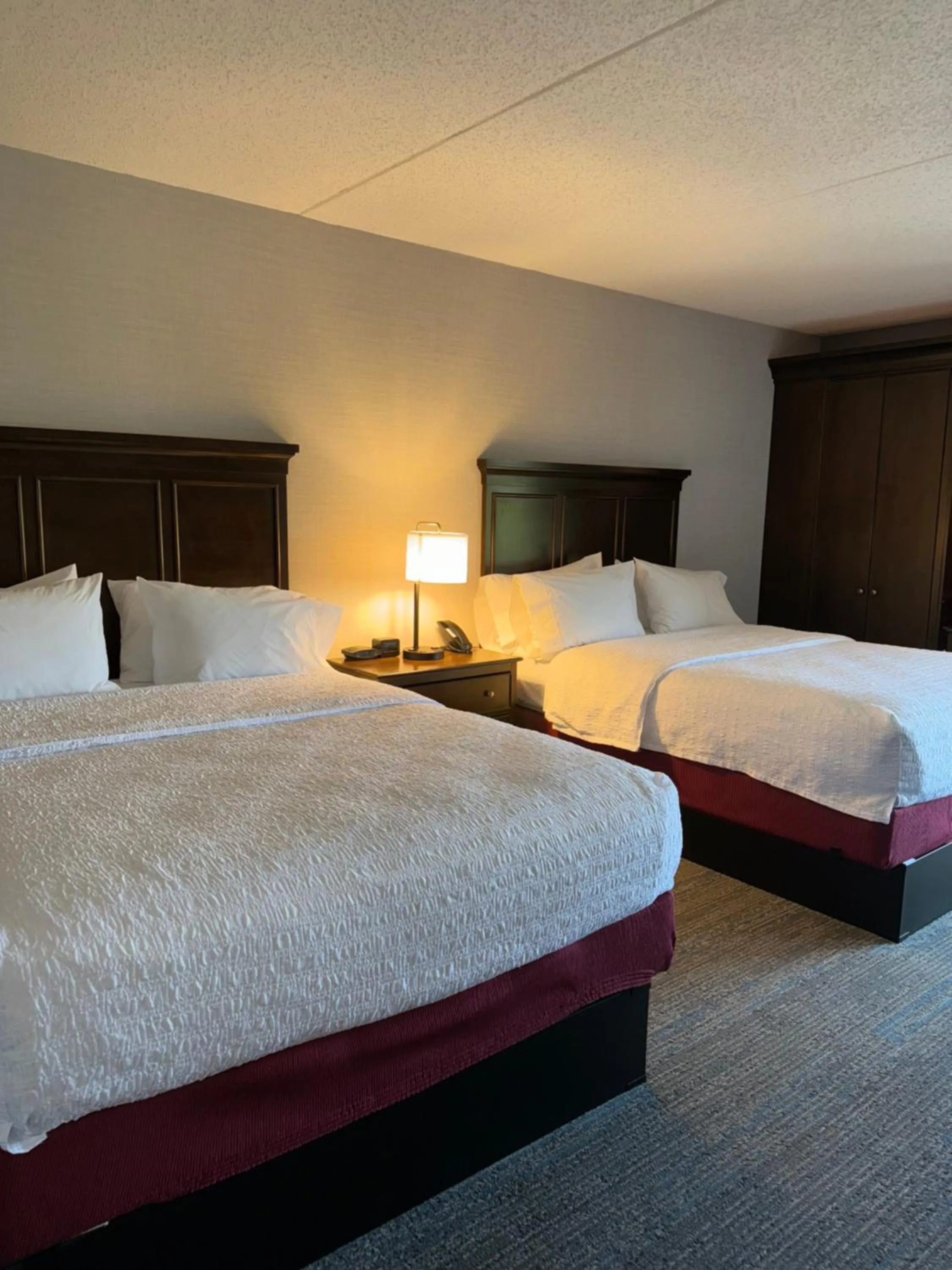 Bed in Hampton Inn New Bedford/Fairhaven