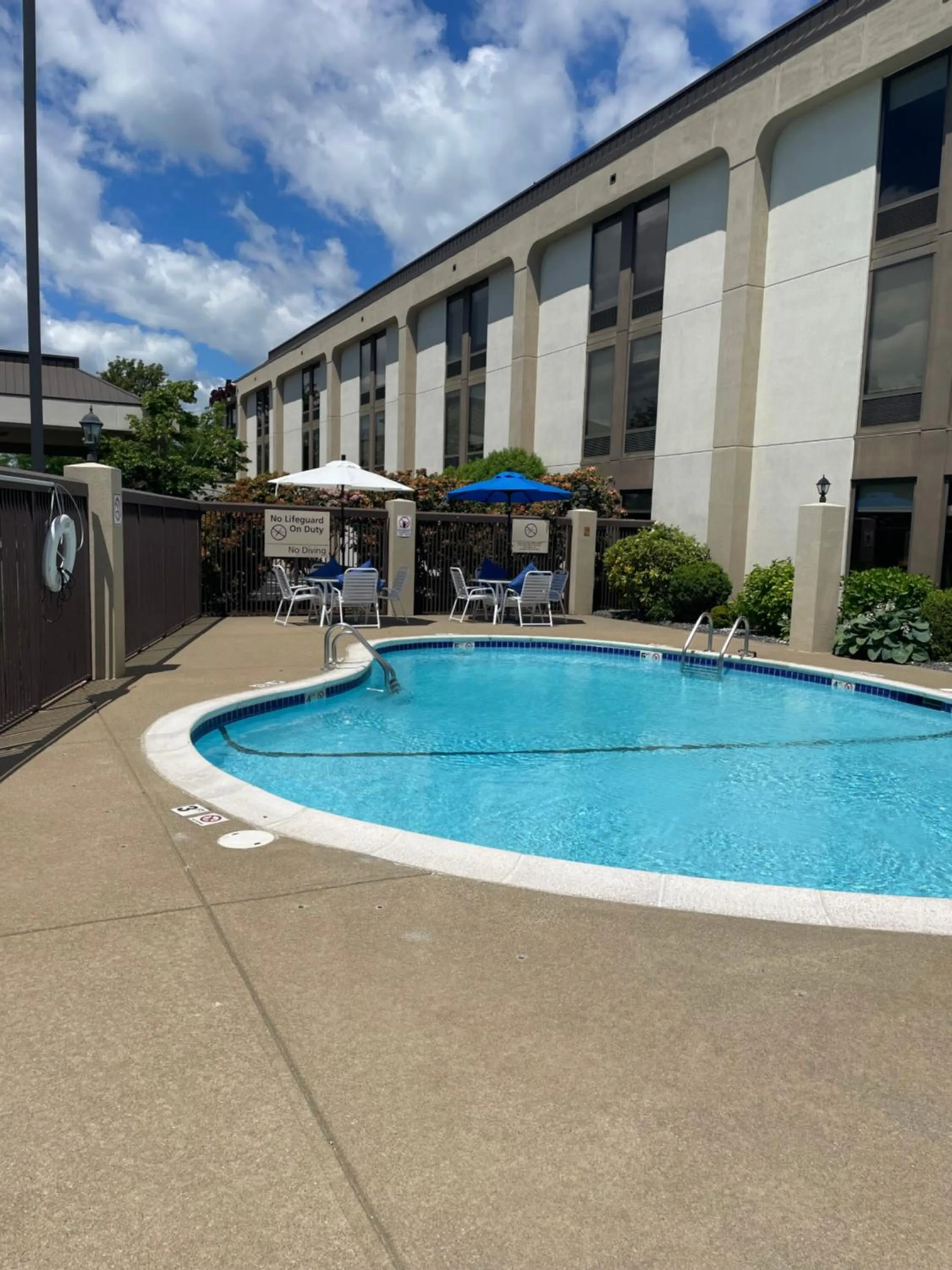 Swimming pool in Hampton Inn New Bedford/Fairhaven