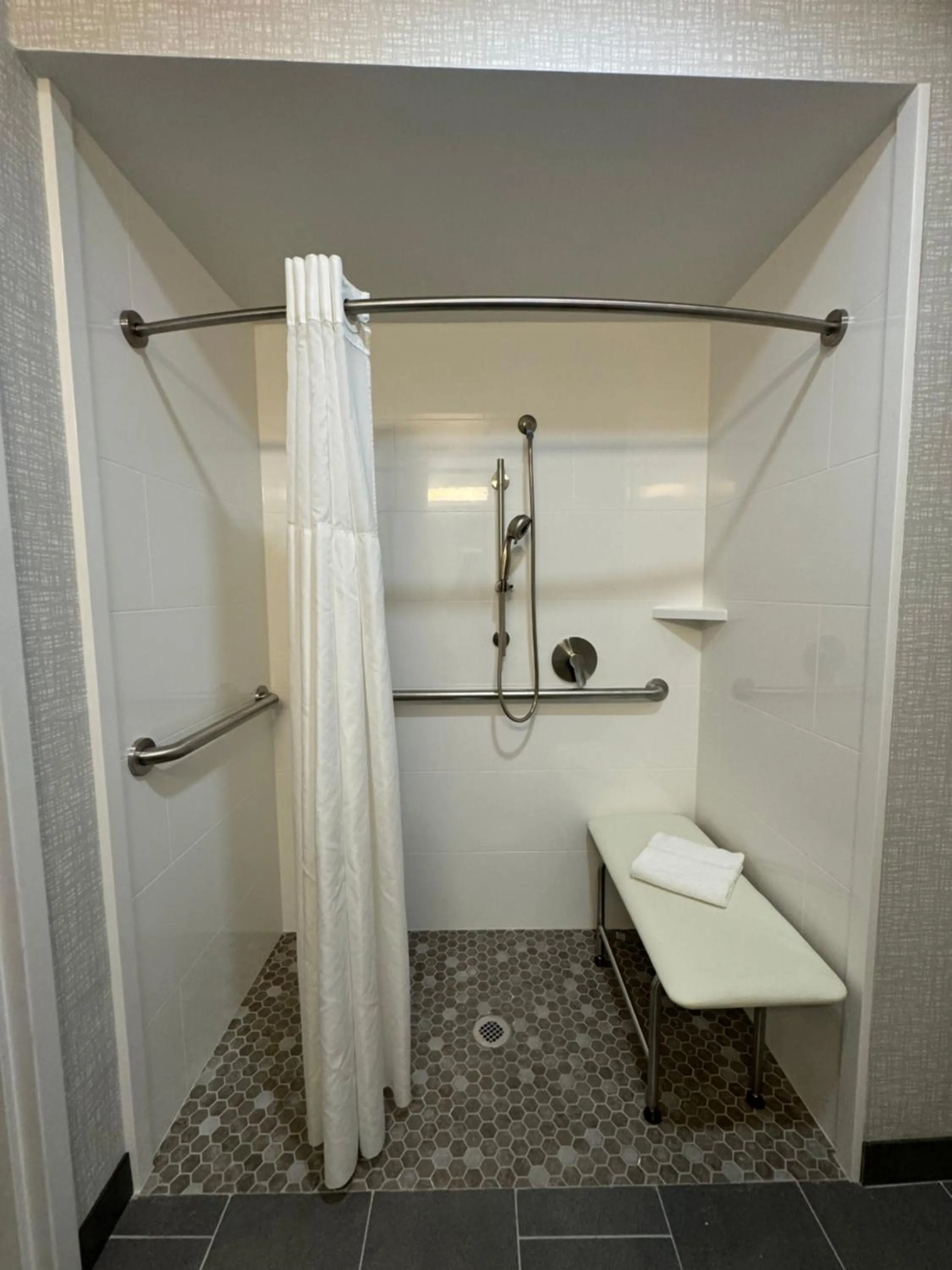 Shower in Hampton Inn New Bedford/Fairhaven