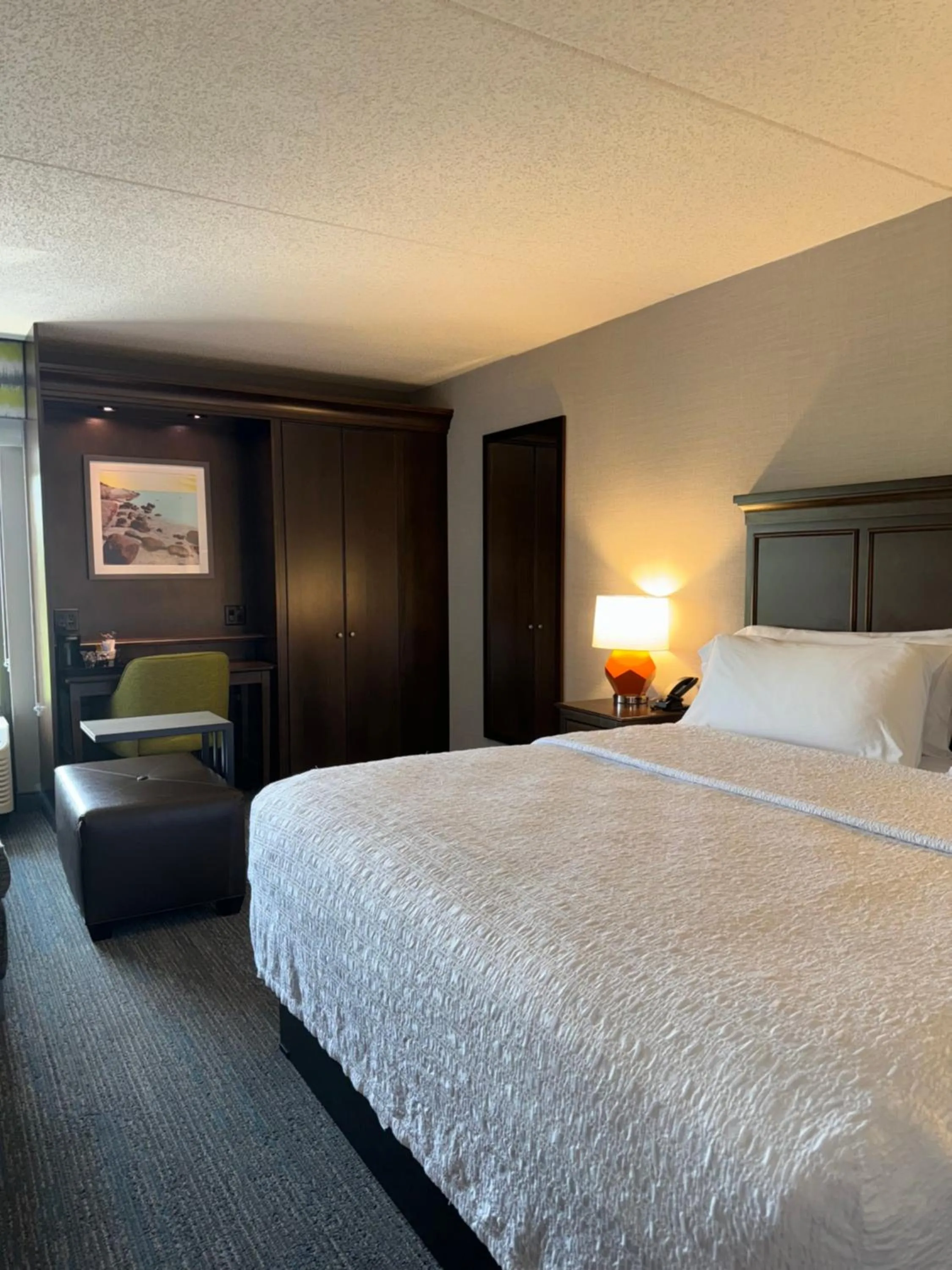 Bed in Hampton Inn New Bedford/Fairhaven