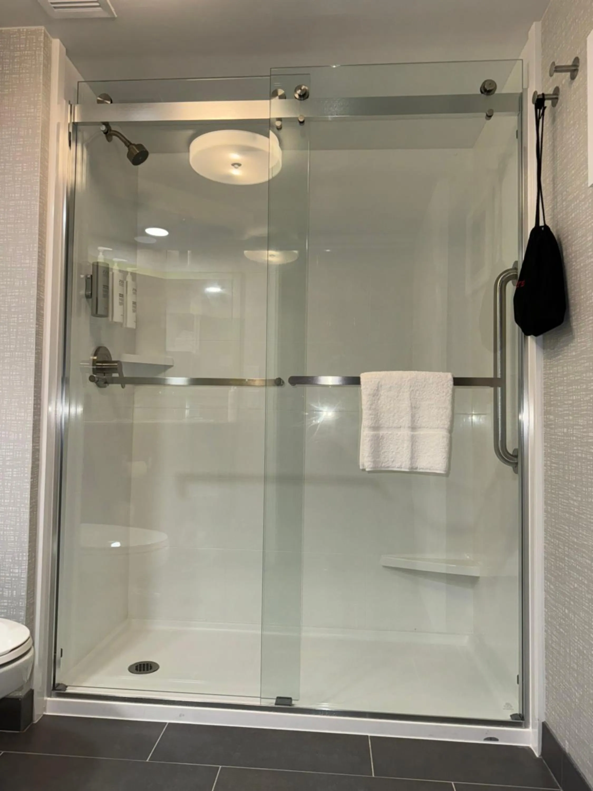 Shower in Hampton Inn New Bedford/Fairhaven