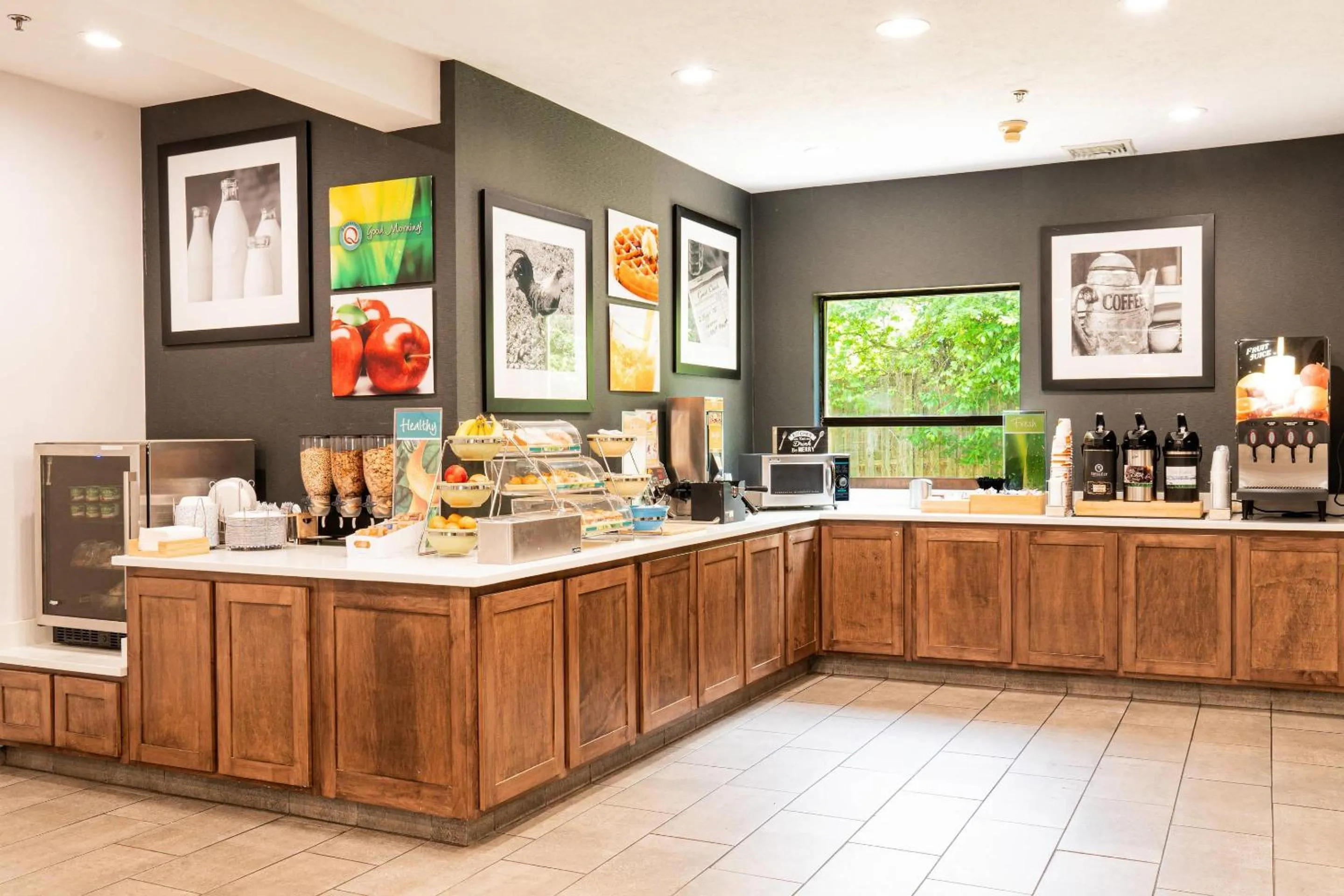 Breakfast in Quality Inn & Suites Oakwood Village - Cleveland South