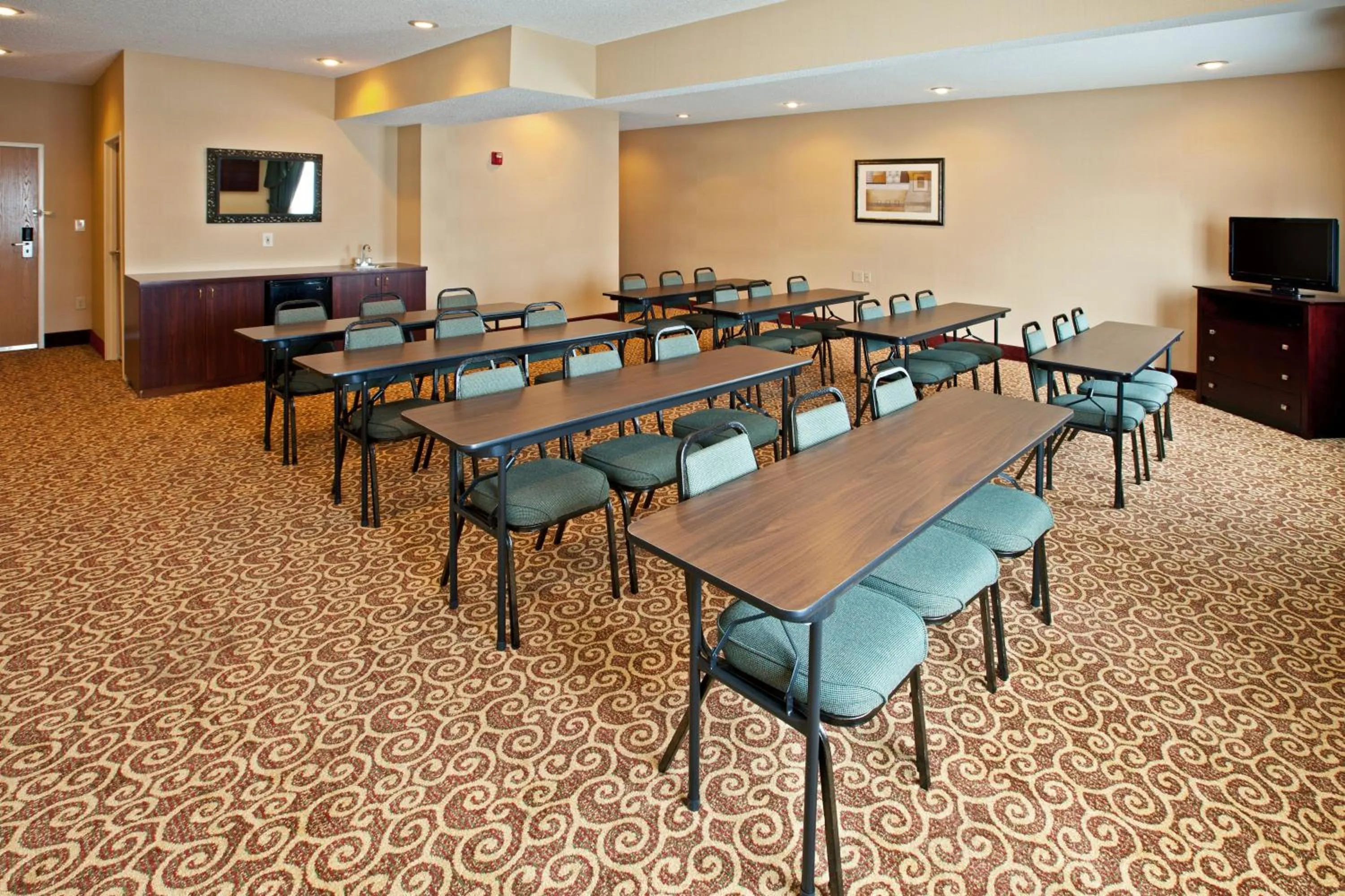 Meeting/conference room in Holiday Inn Express Hotel & Suites Cincinnati-North/Sharonville