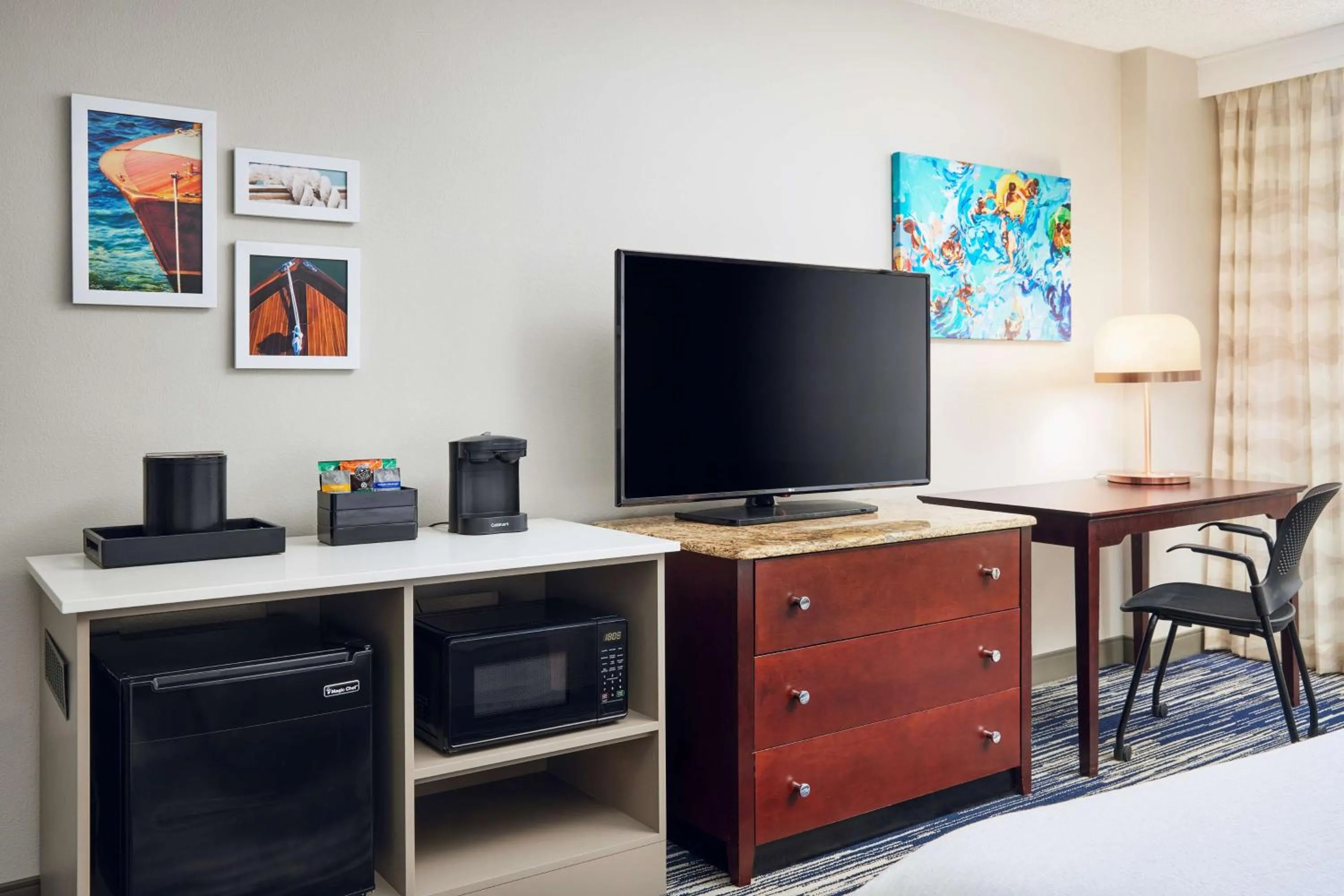 Bedroom in Embassy Suites by Hilton West Palm Beach Central