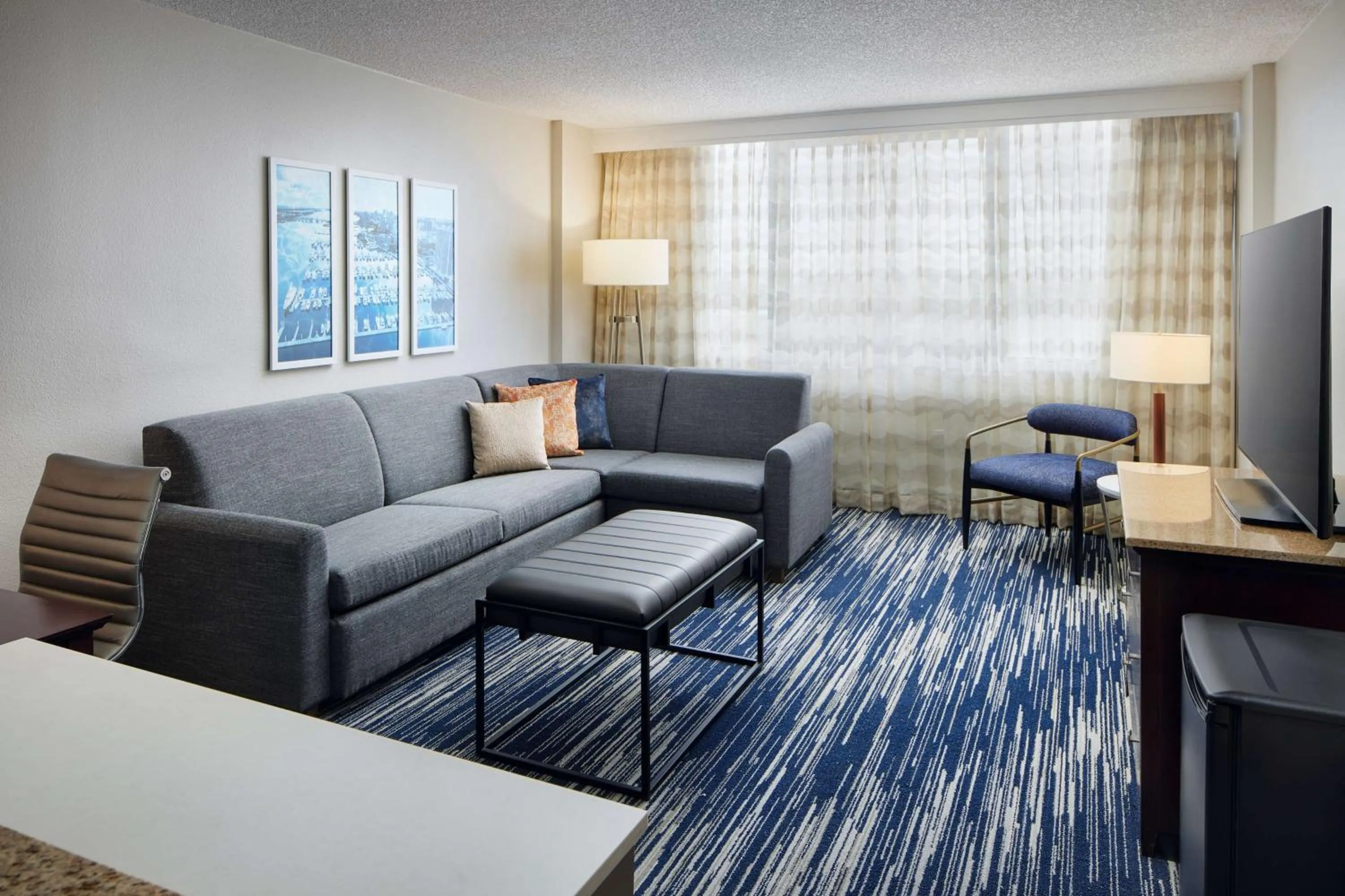 Living room in Embassy Suites by Hilton West Palm Beach Central