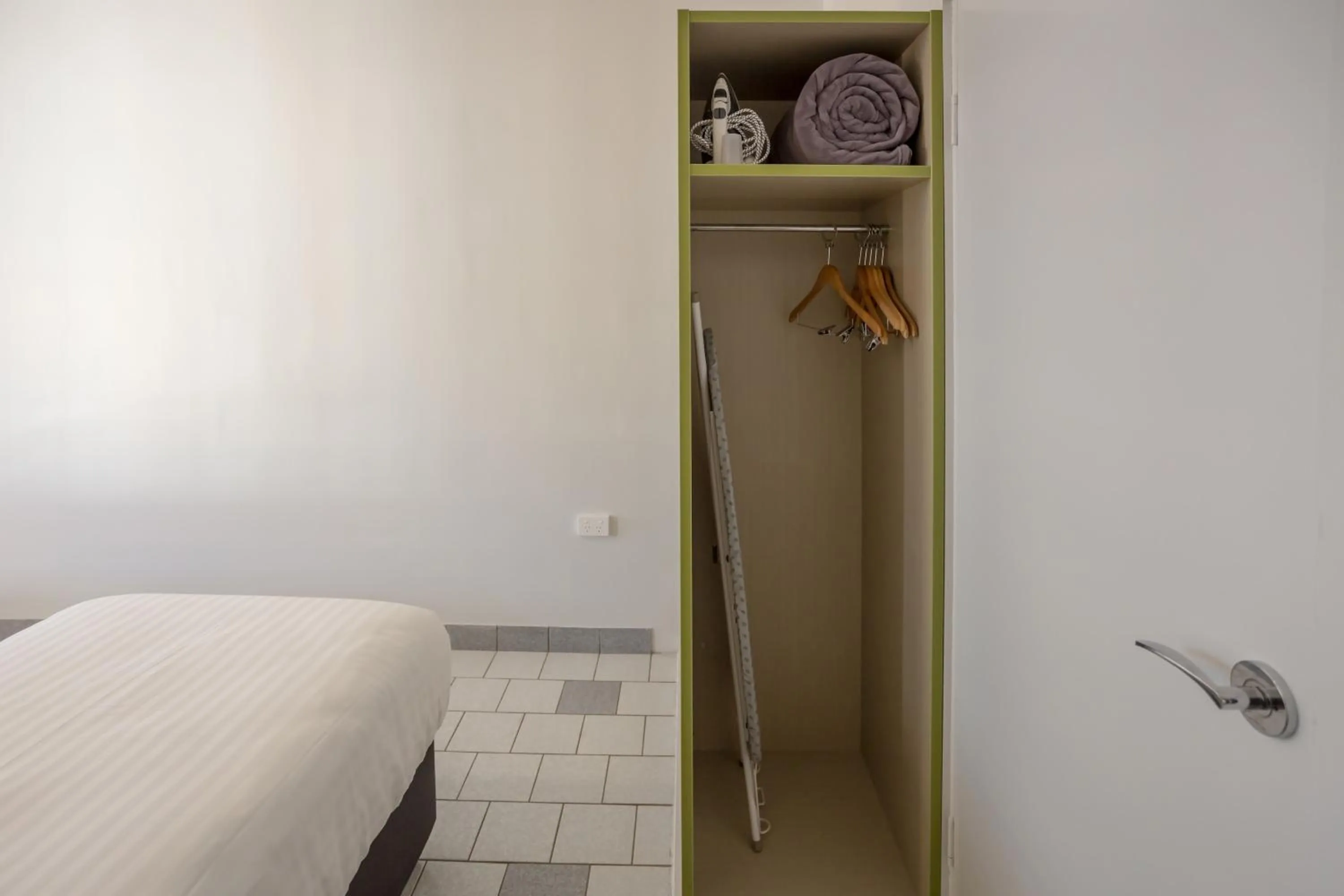 Photo of the whole room, Bed in Nightcap at Emerald Star Hotel