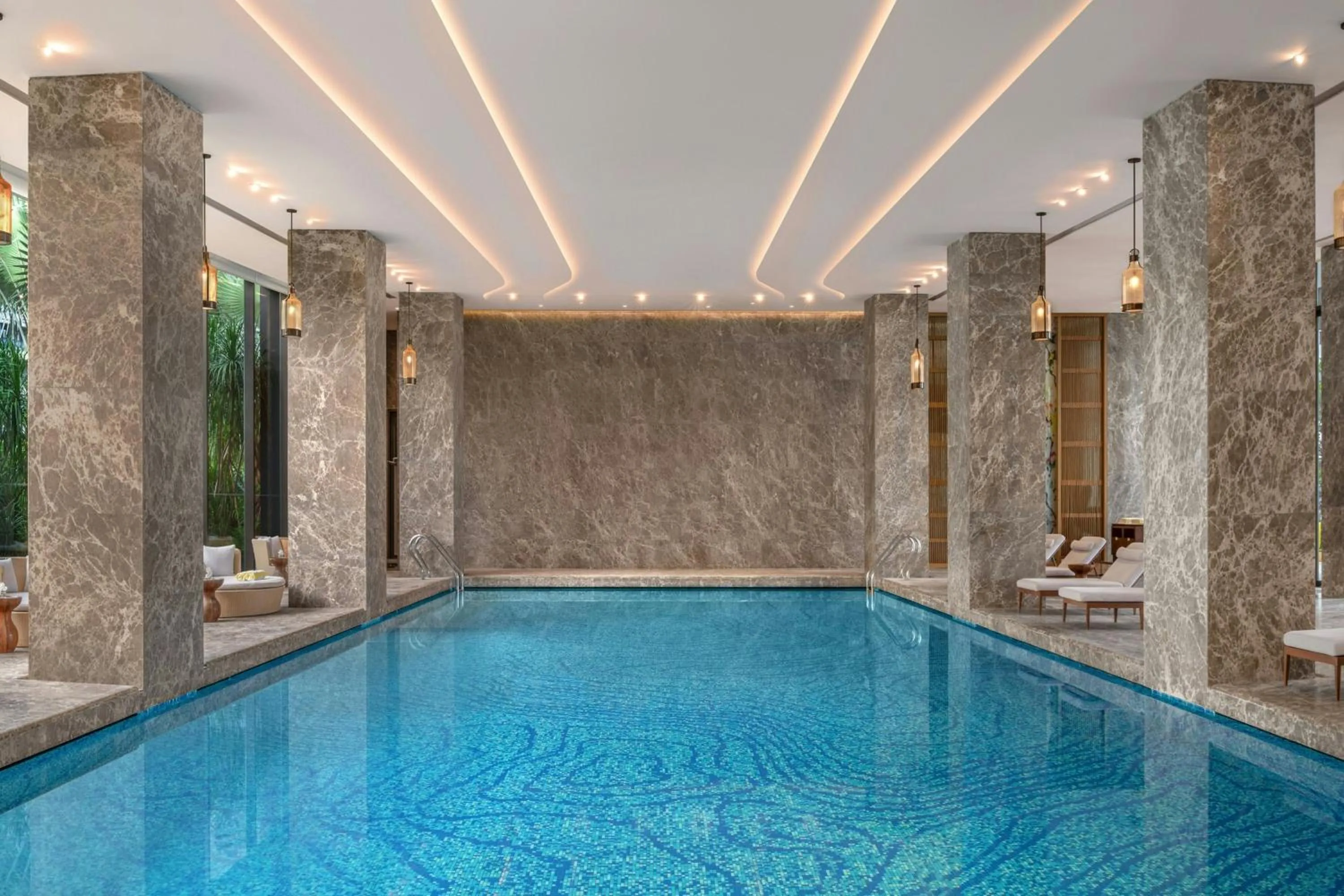 Swimming pool in Le Meridien Xiaojing Bay