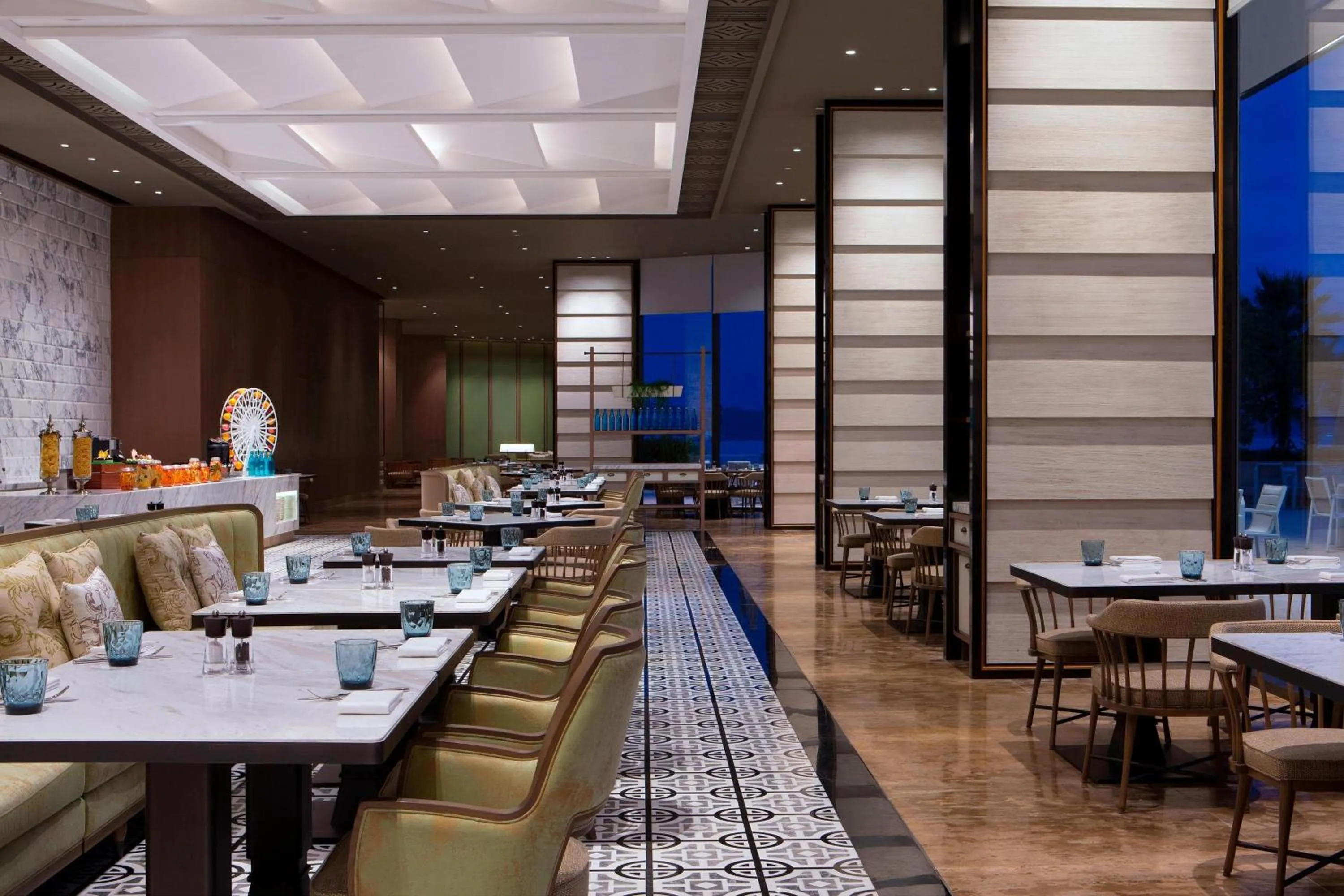 Restaurant/places to eat in Le Meridien Xiaojing Bay