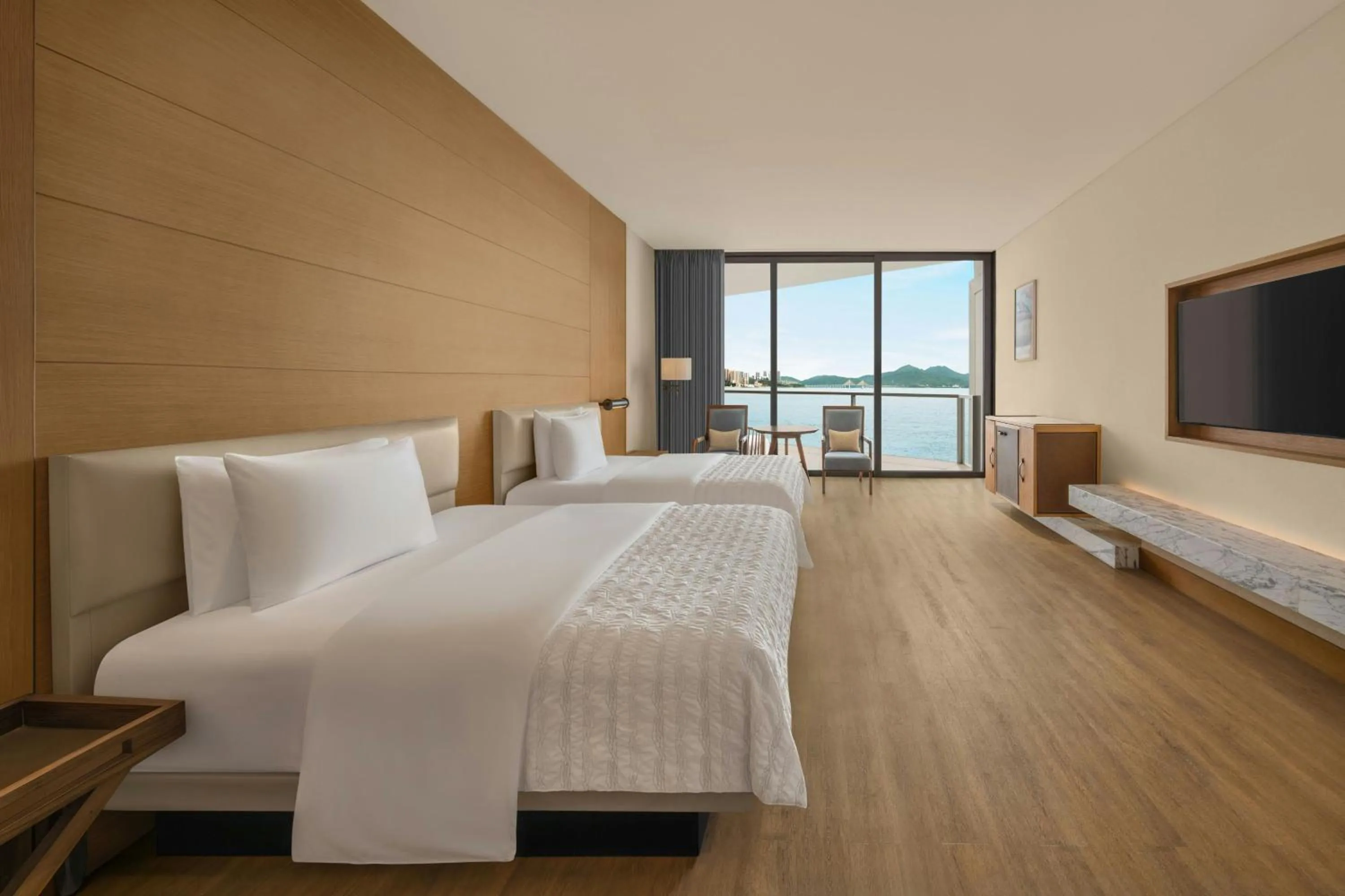 Photo of the whole room, Bed in Le Meridien Xiaojing Bay