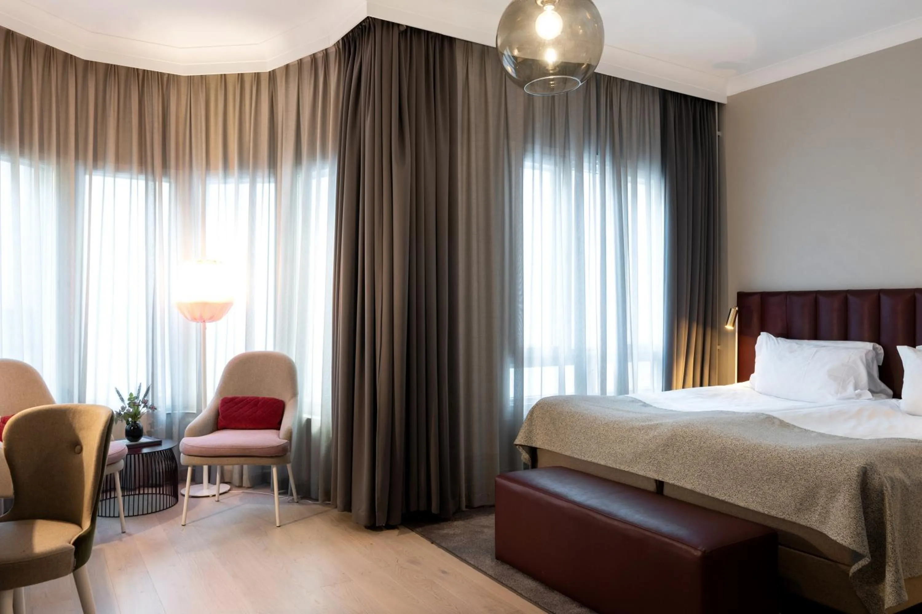 Bed in Elite Hotel Adlon