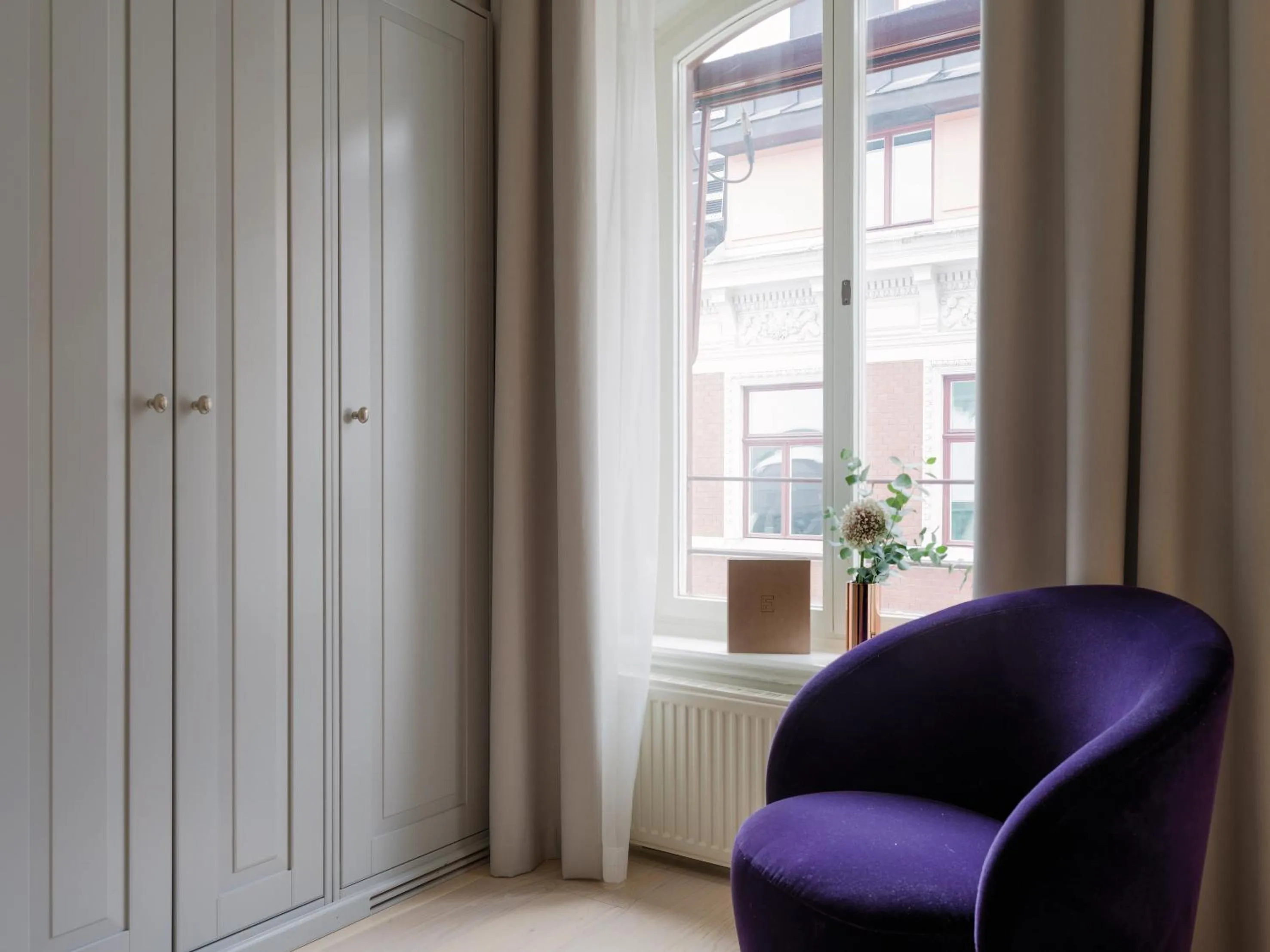 Seating area in Elite Hotel Adlon
