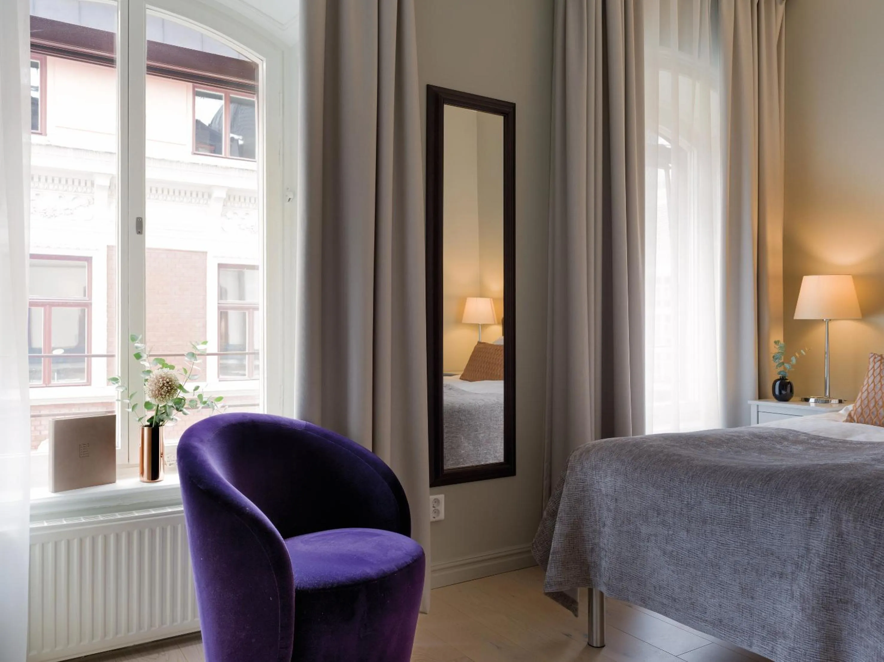 Bed in Elite Hotel Adlon