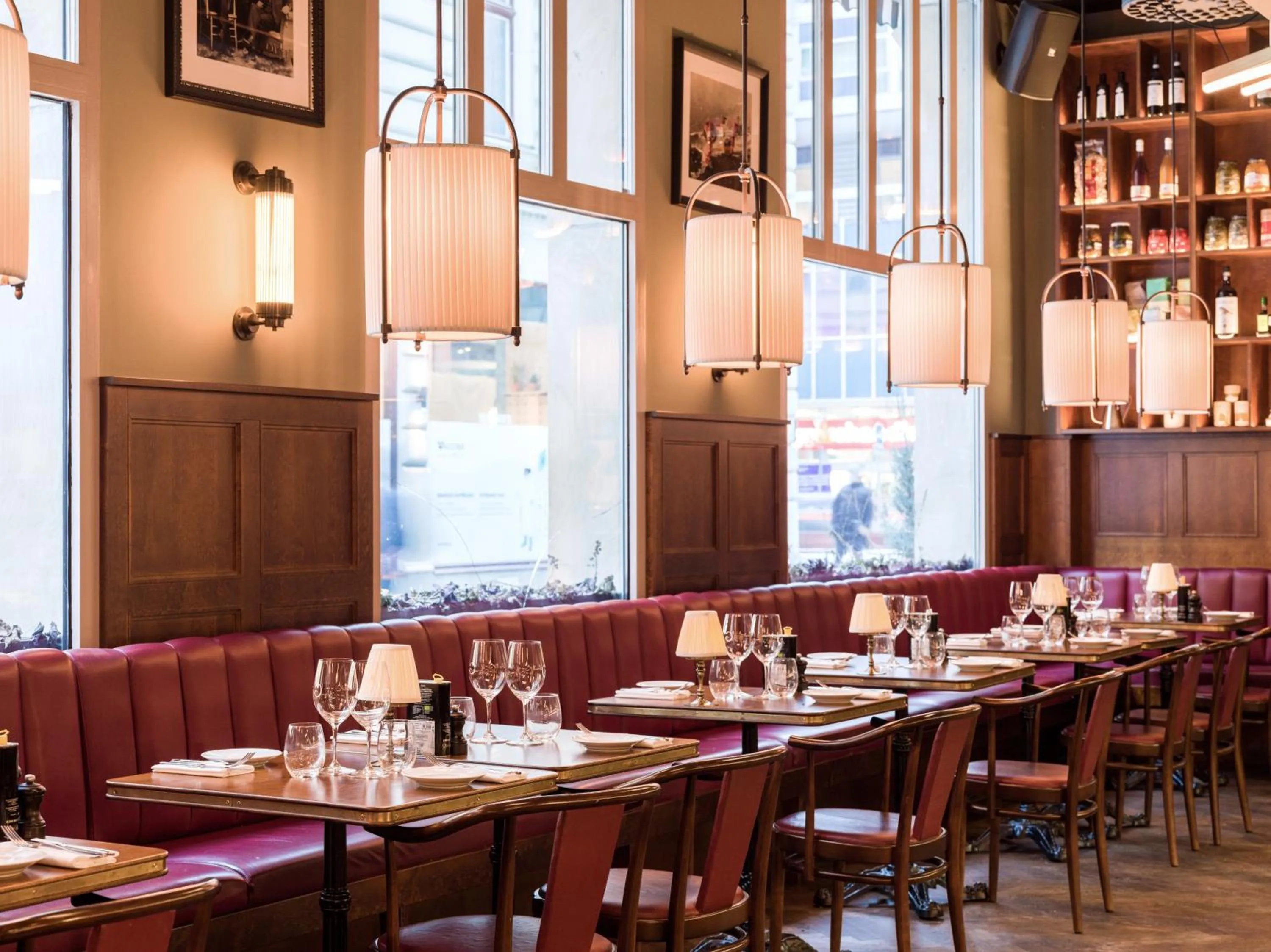 Restaurant/places to eat in Elite Hotel Adlon