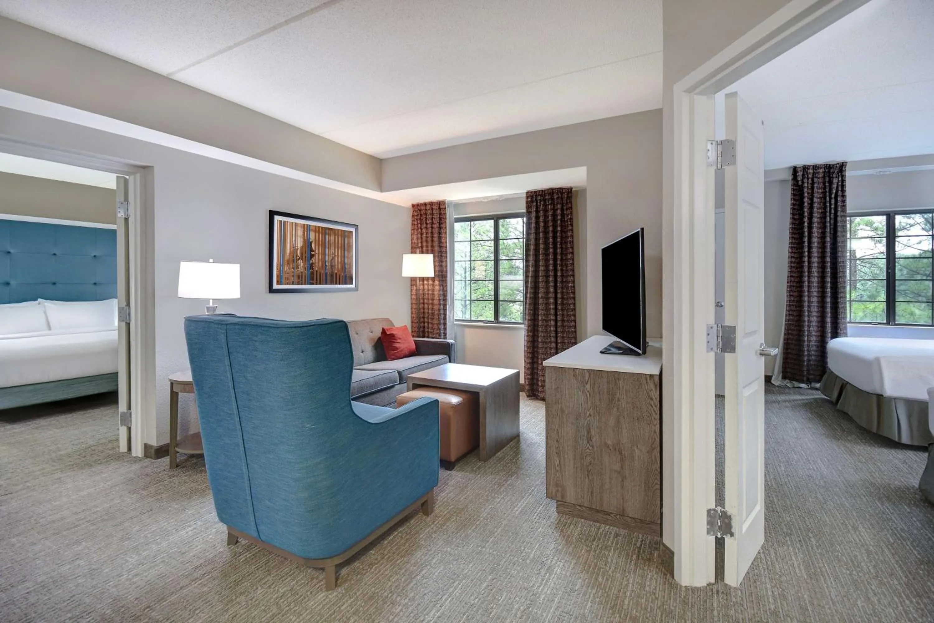 Living room, Bed in Homewood Suites Newport News - Yorktown by Hilton