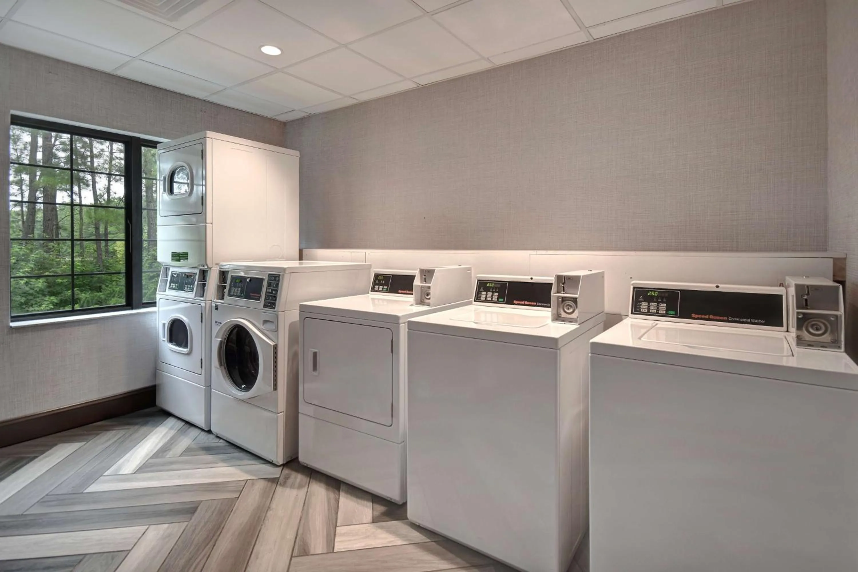 Property building in Homewood Suites Newport News - Yorktown by Hilton