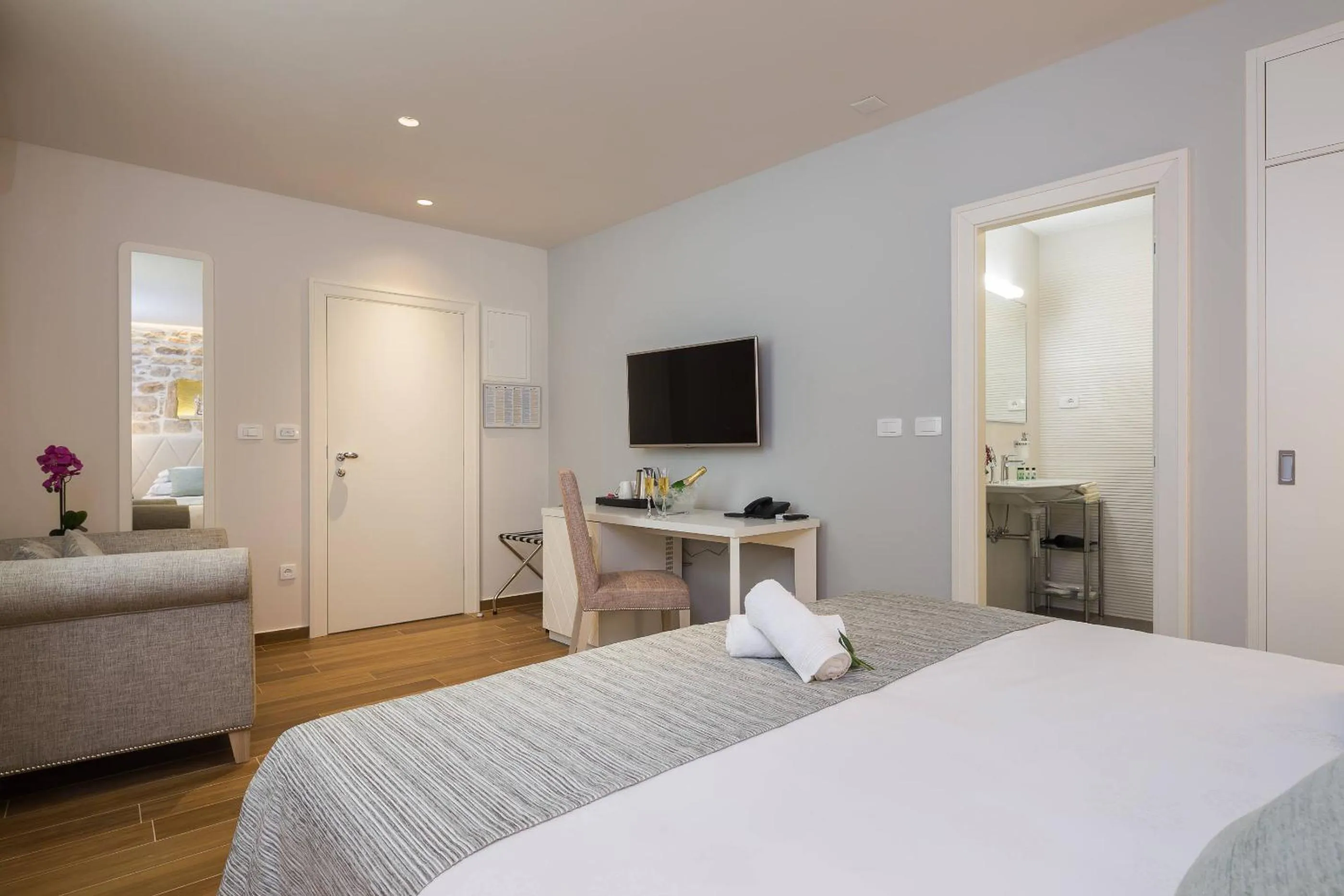 Photo of the whole room, Bed in Balatura The Fine Bed&Breakfast Split