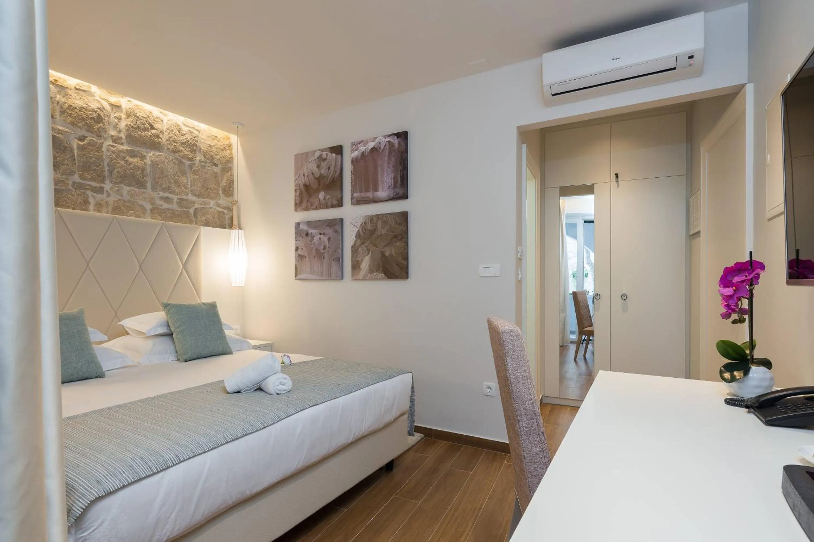 Photo of the whole room, Bed in Balatura The Fine Bed&Breakfast Split