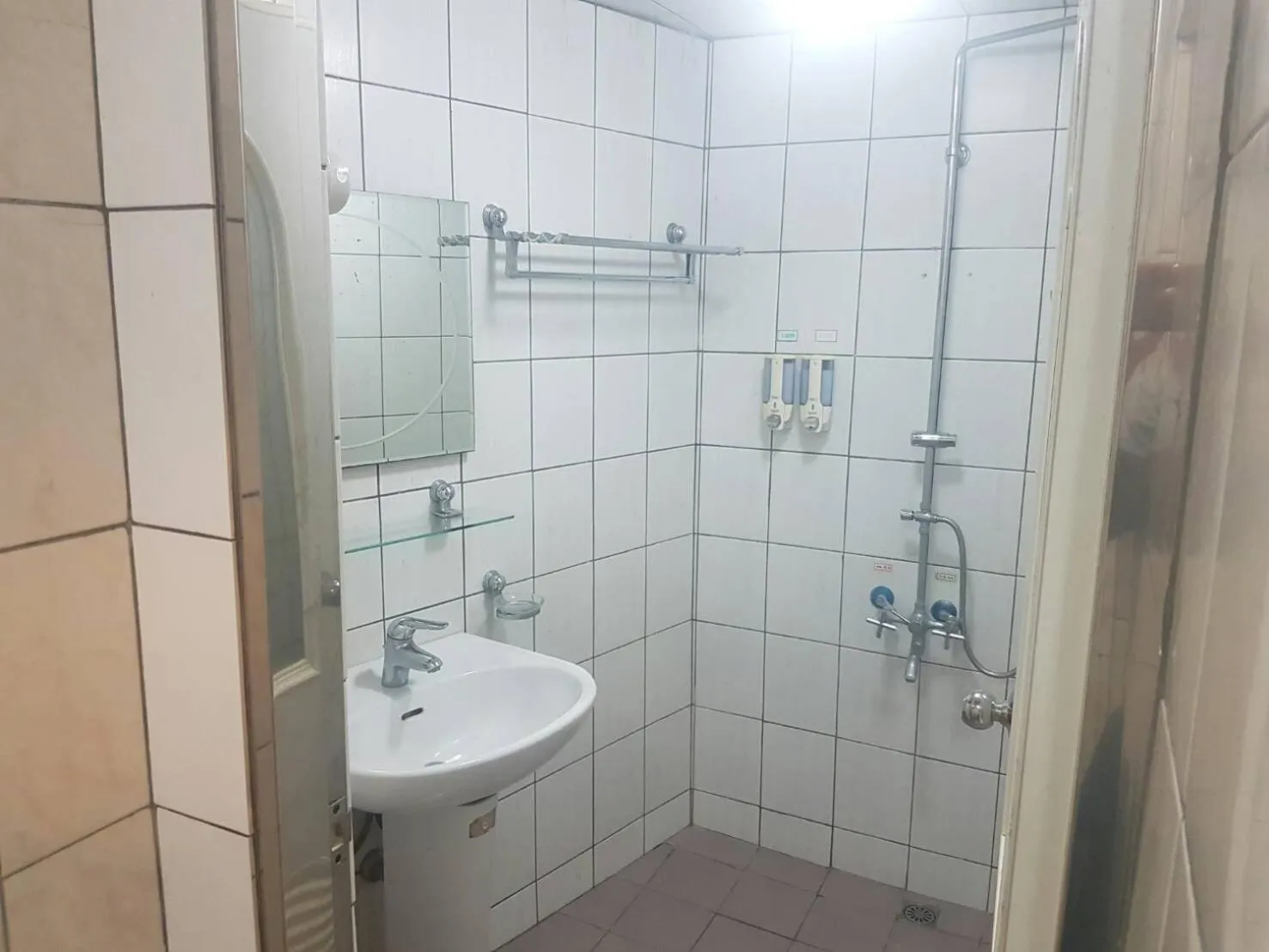 Shower in Ming Yang B&B