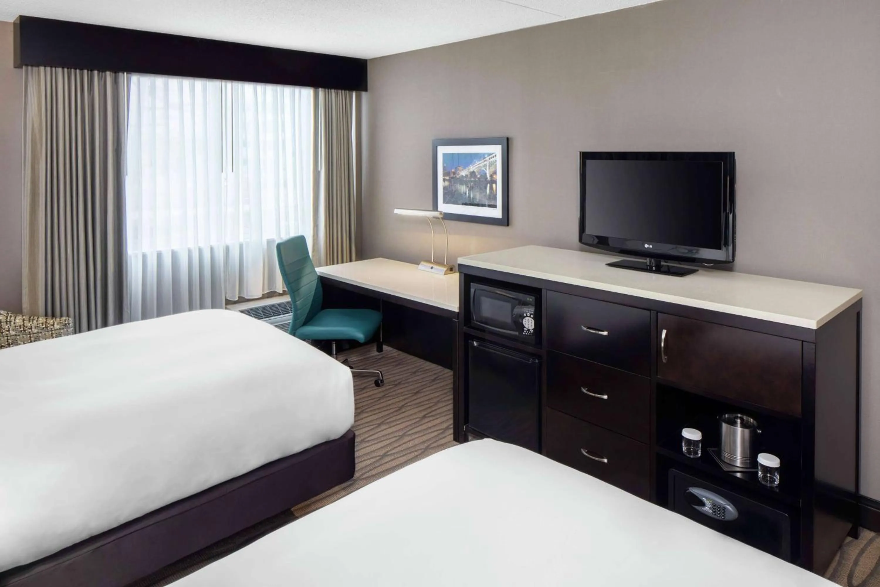 Photo of the whole room, Bed in Wyndham Garden Westlake