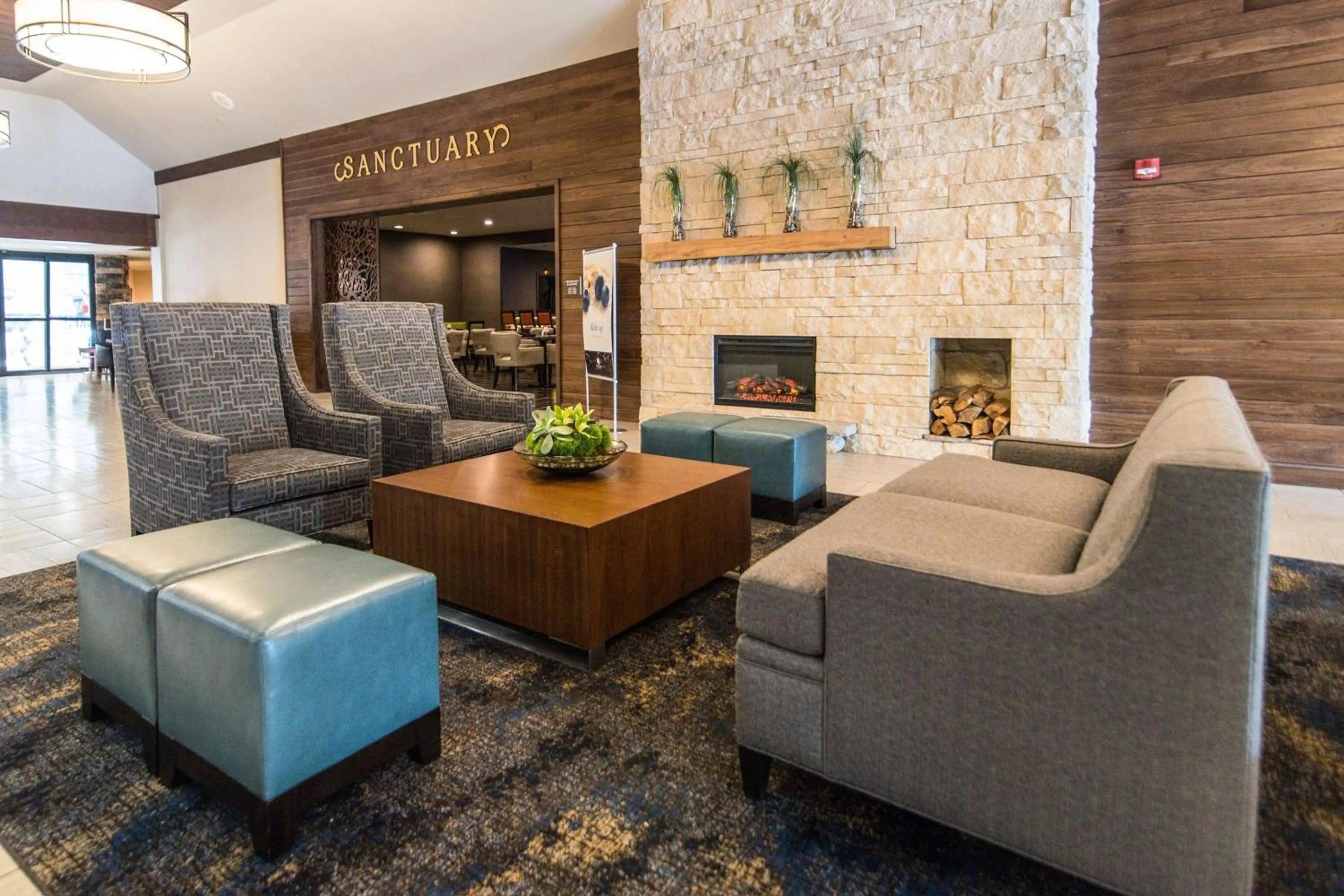 Lobby or reception in Wyndham Garden Westlake