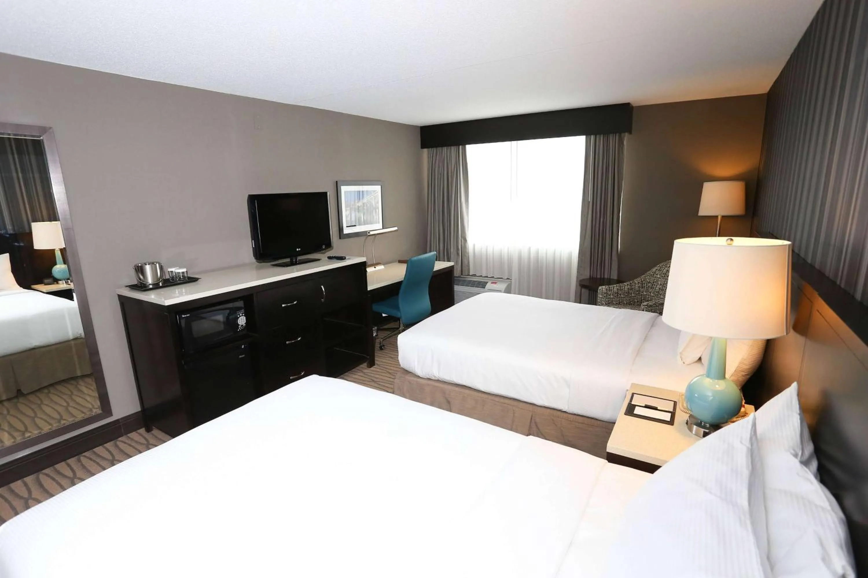 Photo of the whole room, Bed in Wyndham Garden Westlake