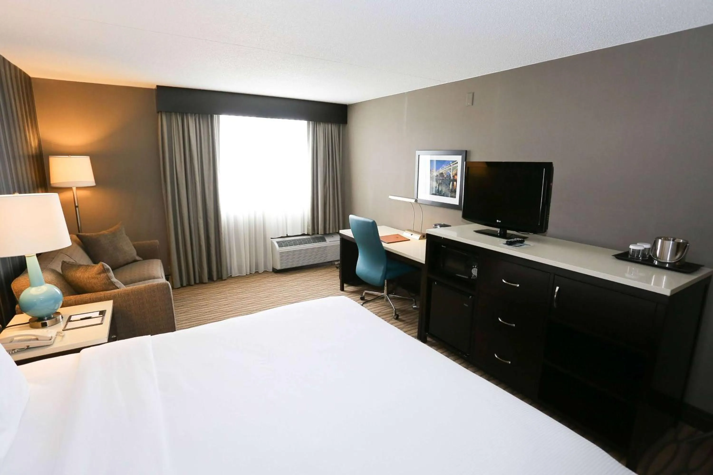 Photo of the whole room, Bed in Wyndham Garden Westlake