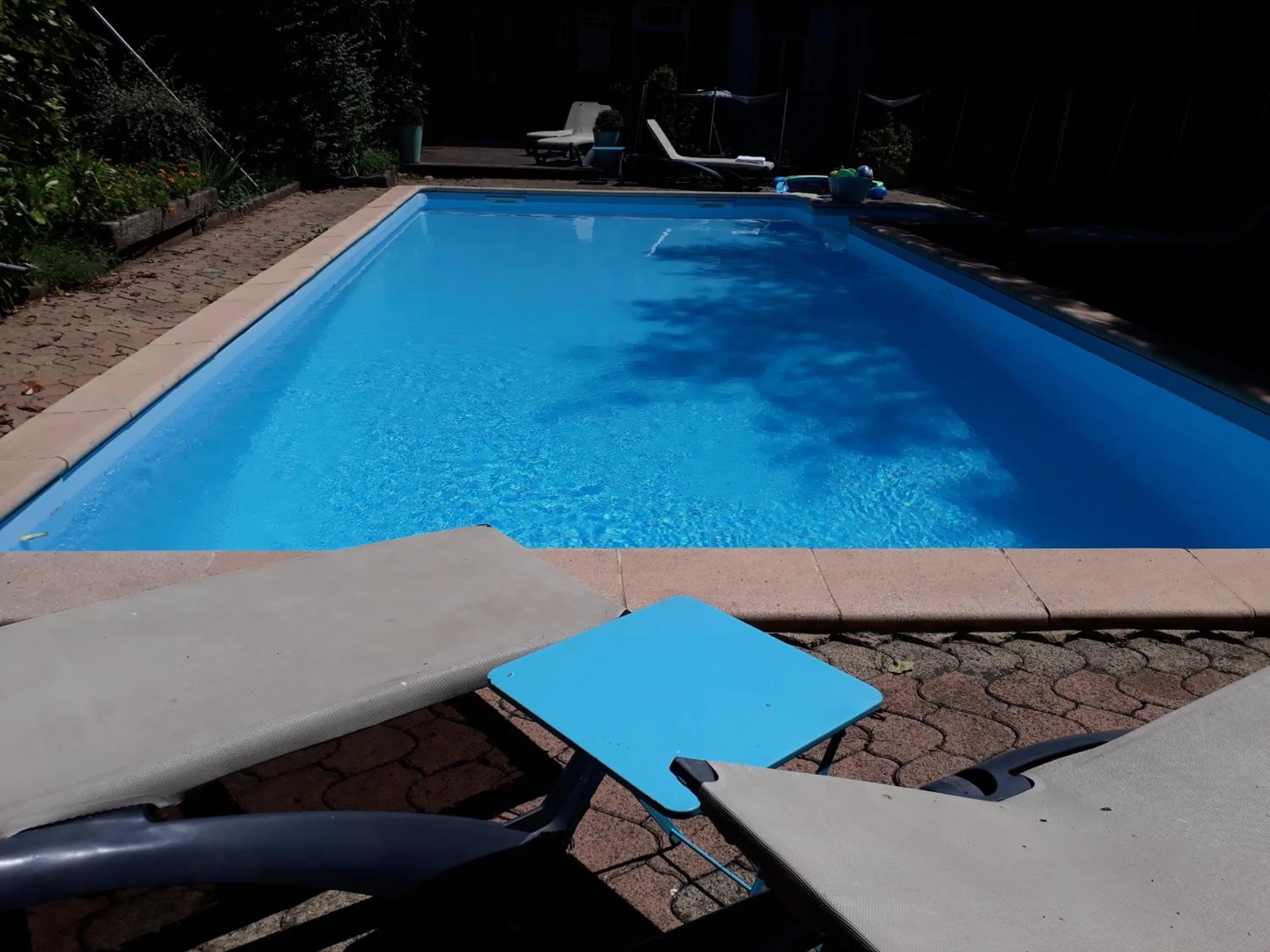Swimming pool in Hôtel Au Pavillon du Frêne