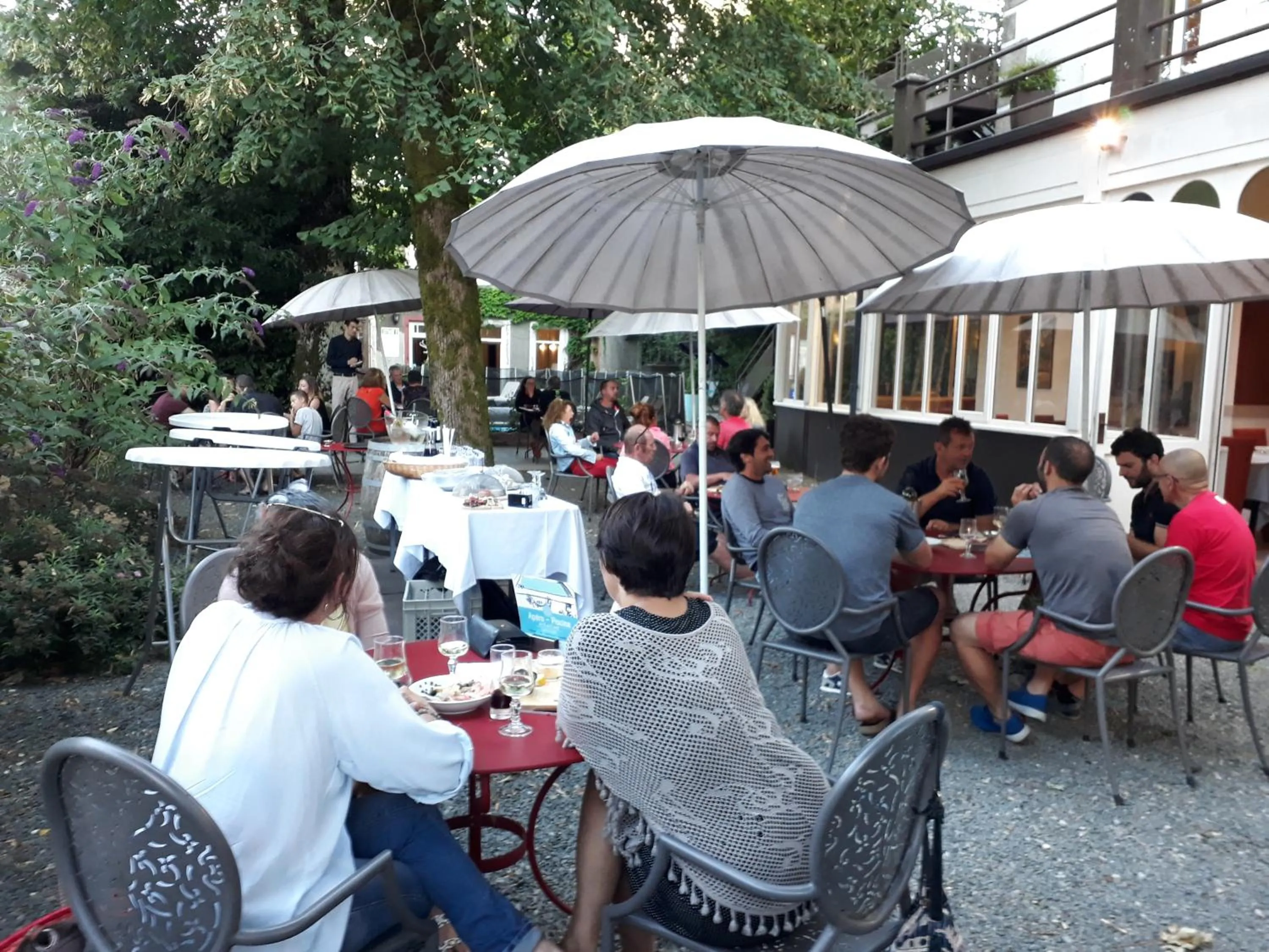 Restaurant/places to eat in Hôtel Au Pavillon du Frêne