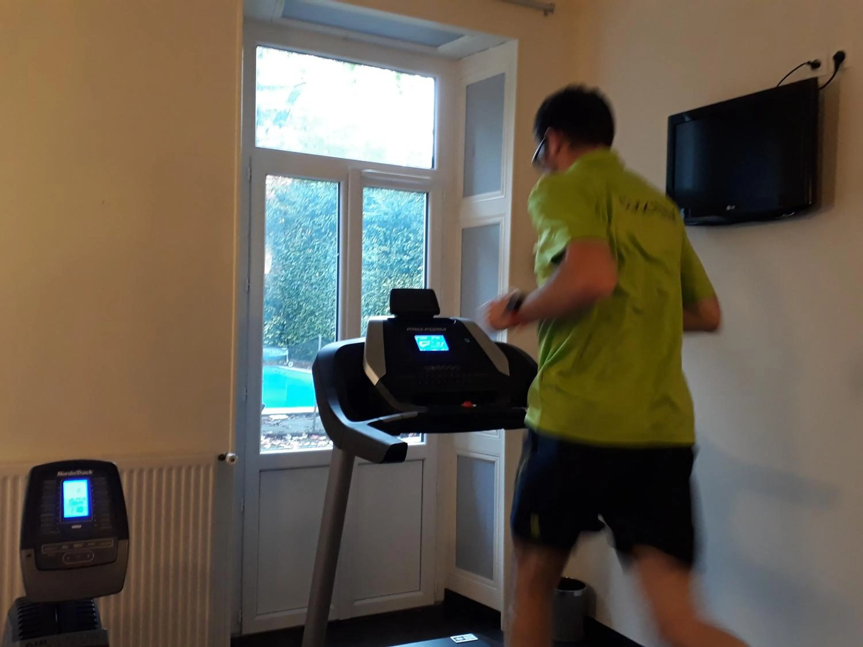 Fitness centre/facilities in Hôtel Au Pavillon du Frêne