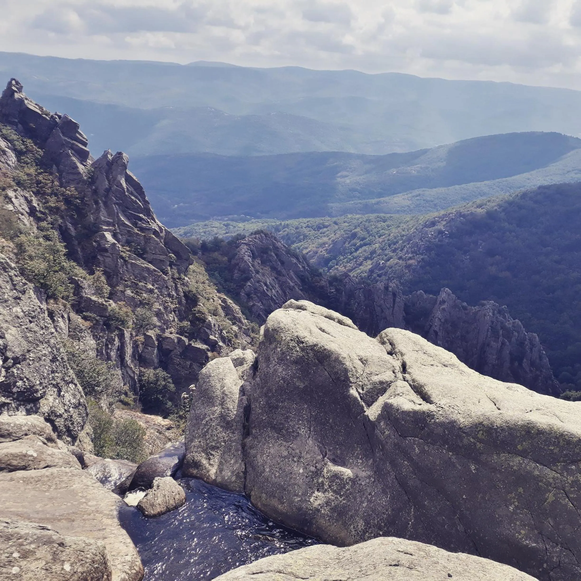 Natural landscape in Hôtel Au Pavillon du Frêne