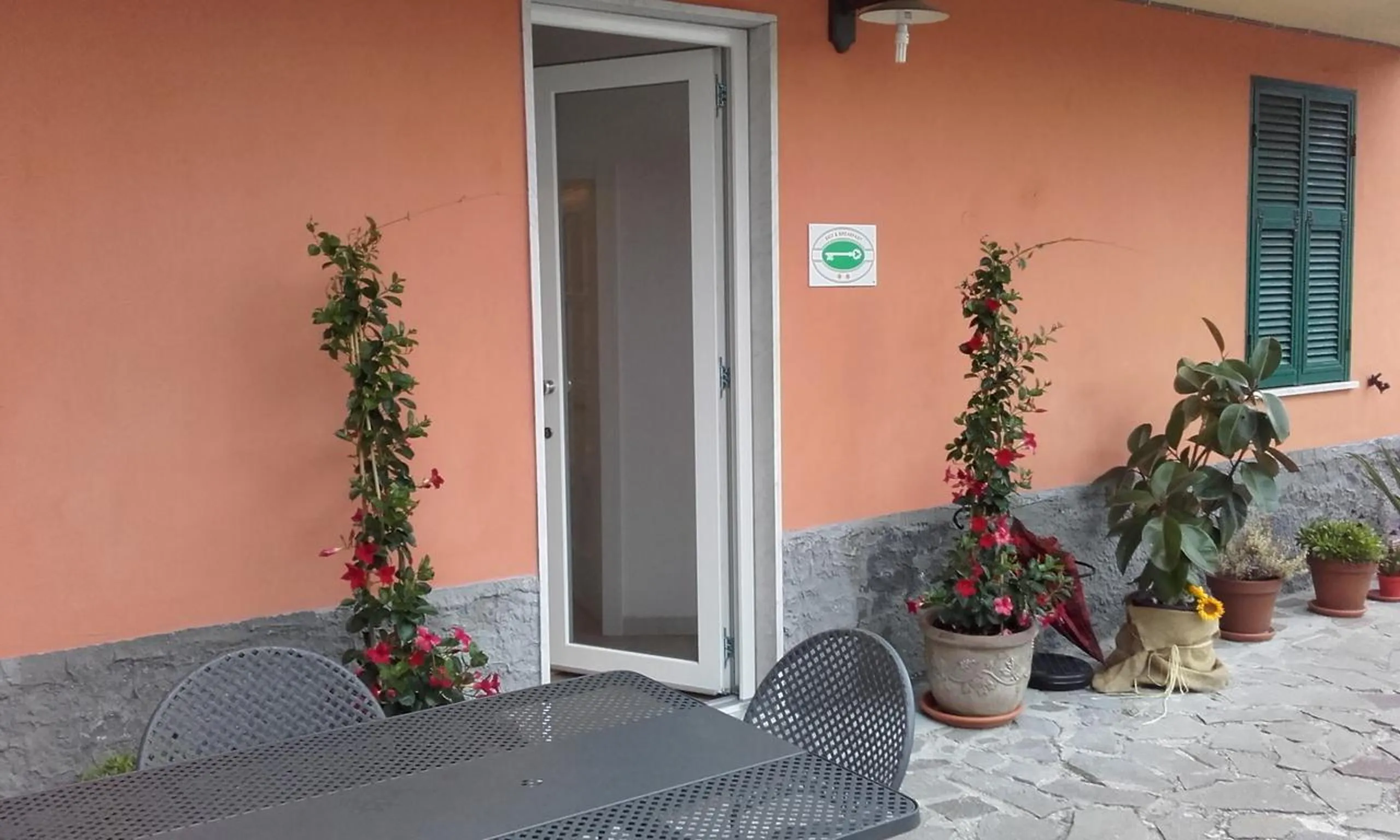 Facade/entrance in B&B Agorà Sarzana