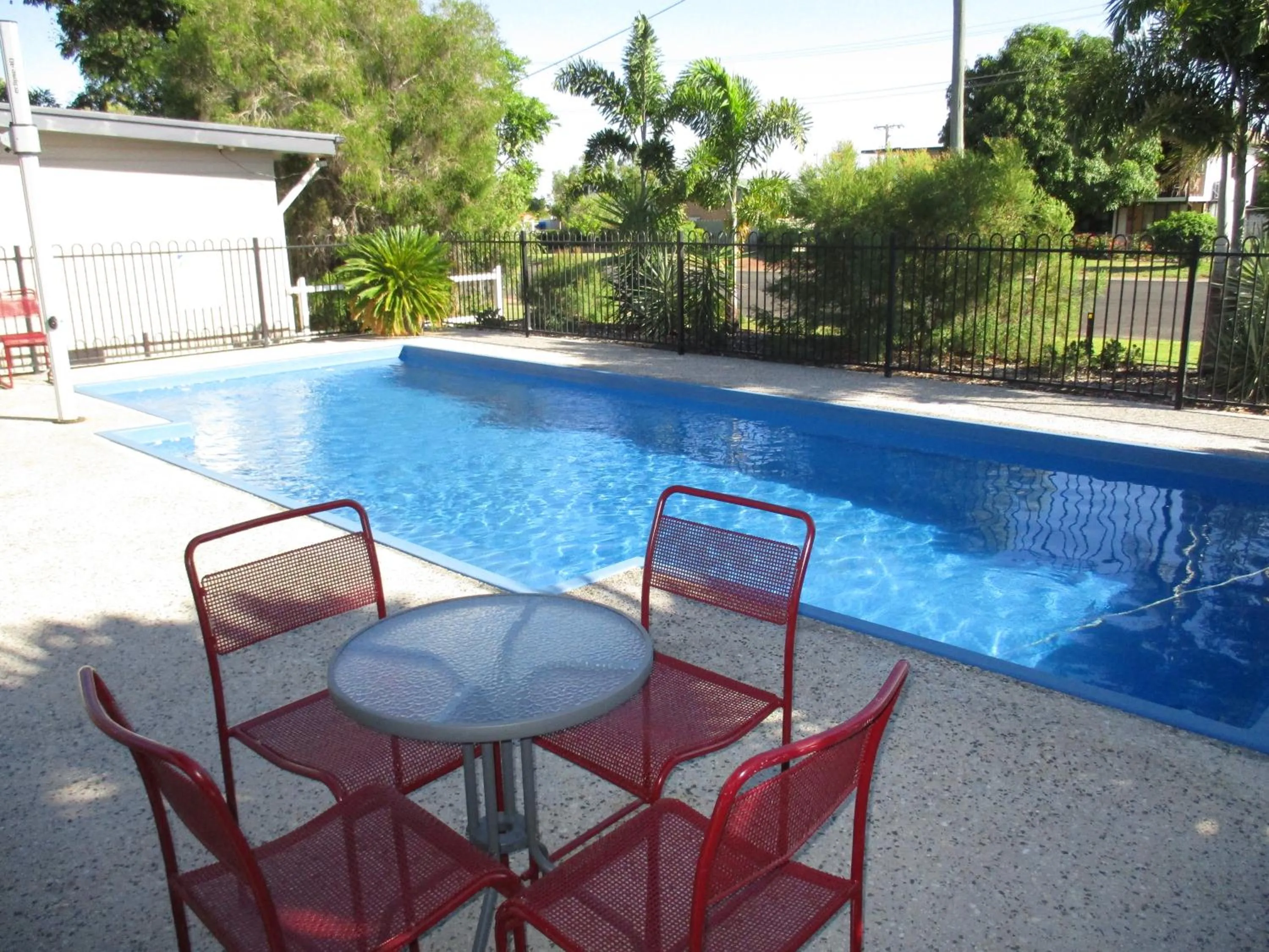 Swimming pool in Barcaldine Country Motor Inn