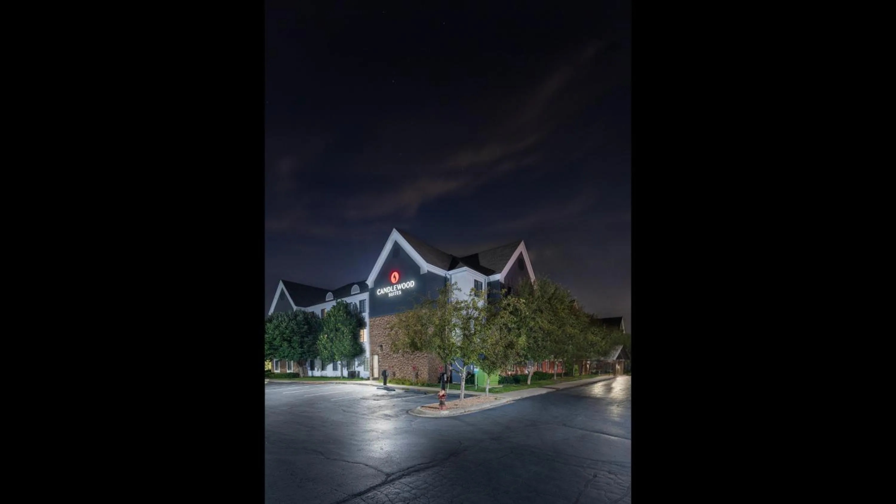 Property building in Candlewood Suites Eagan - Mall of America Area by IHG