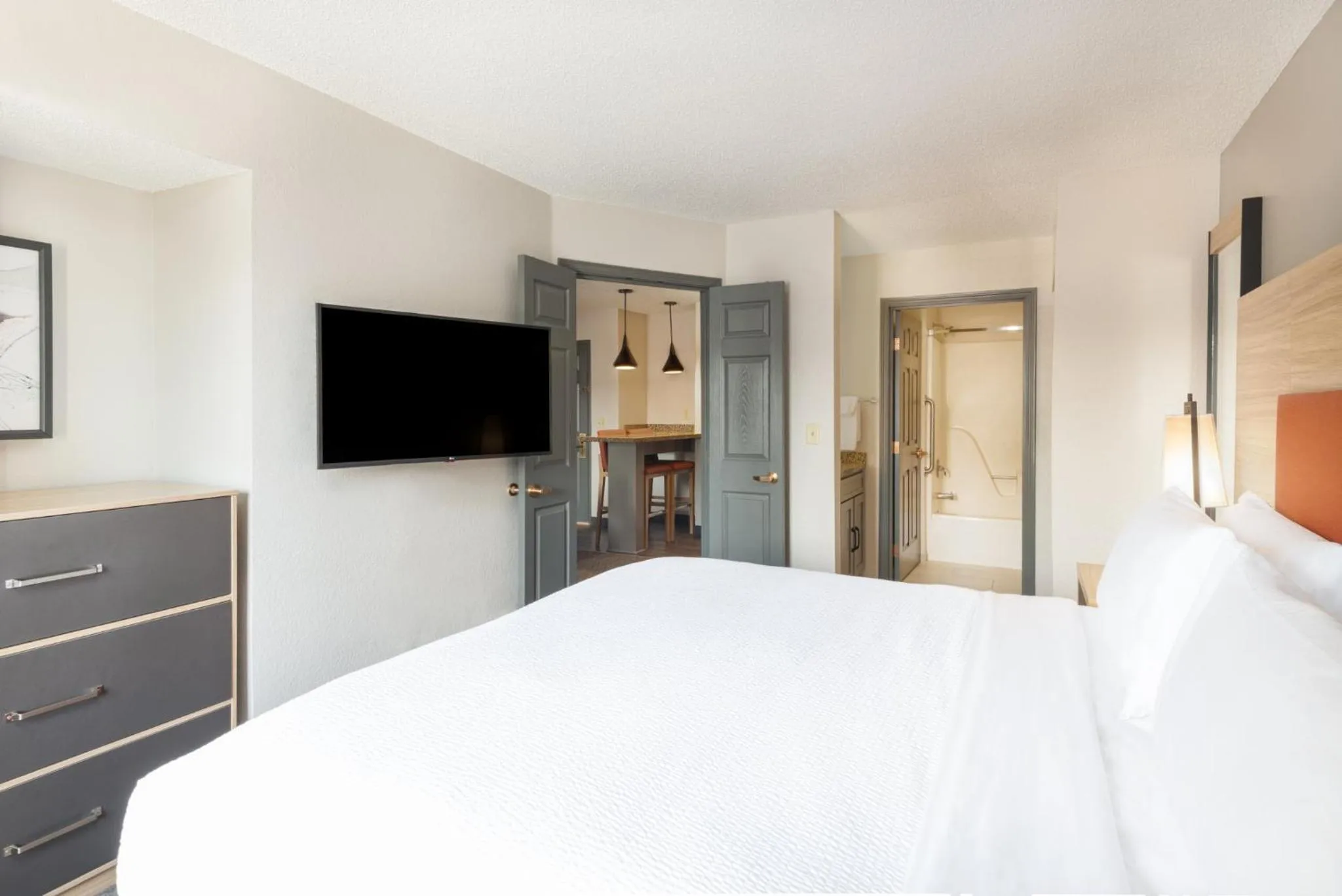 Photo of the whole room, Bed in Candlewood Suites Eagan - Mall of America Area by IHG