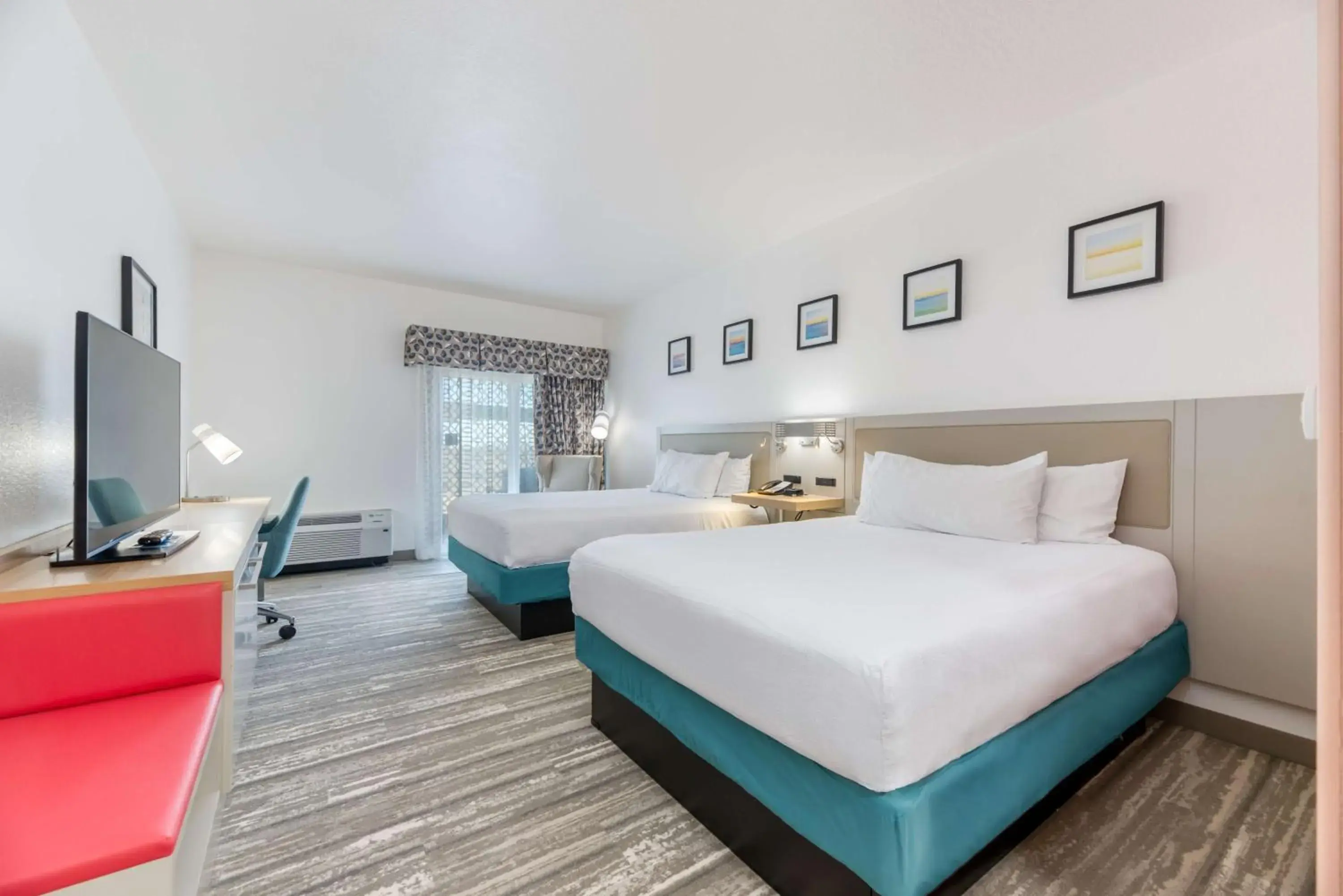 Non-Smoking Ocean Front Double Queen Room in Hilton Garden Inn Outer Banks/Kitty Hawk Non-Smoking Ocean Front Double Queen Room in Hilton Garden Inn Outer Banks/Kitty Hawk