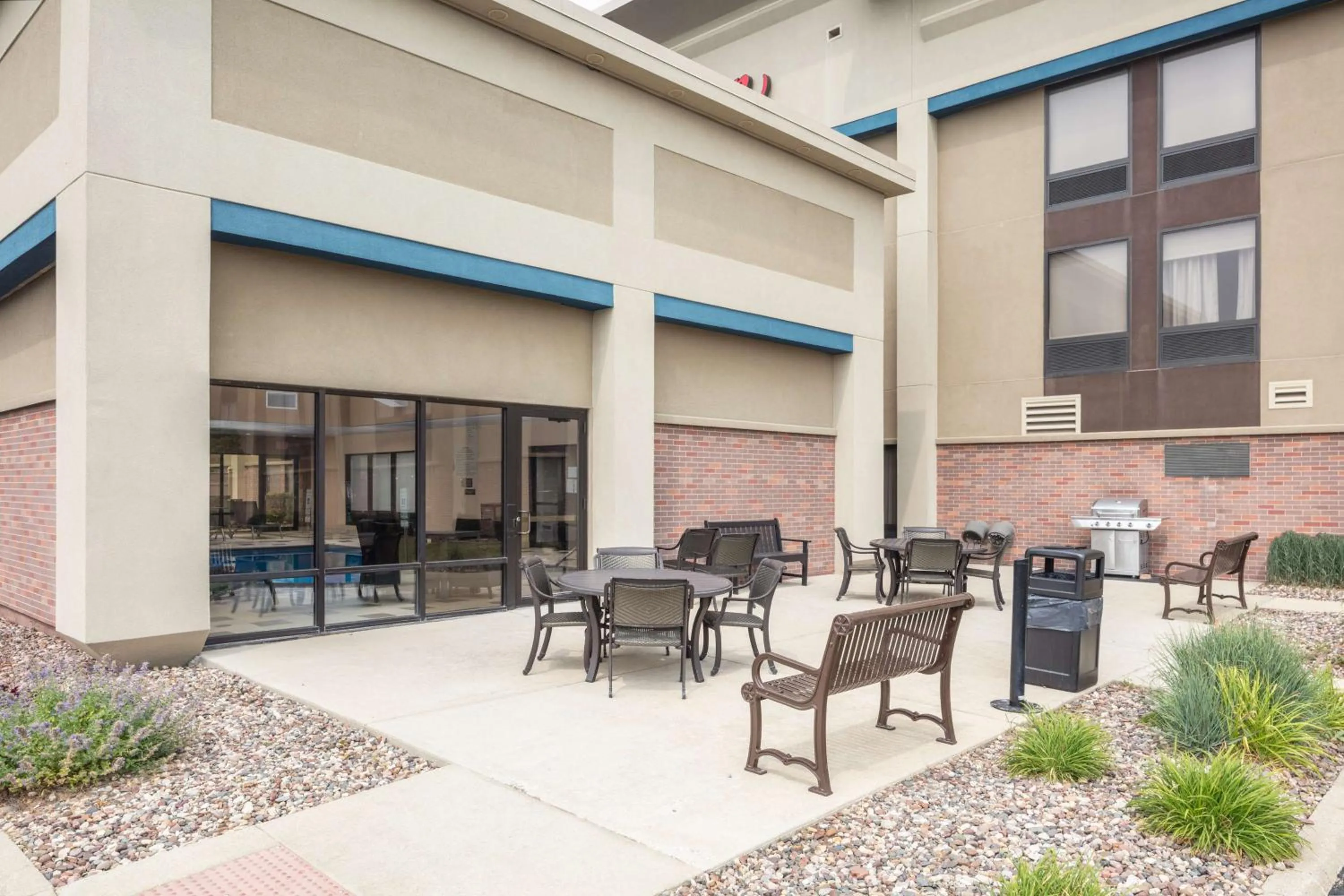 Patio in Hampton Inn Joliet-Plainfield I-55