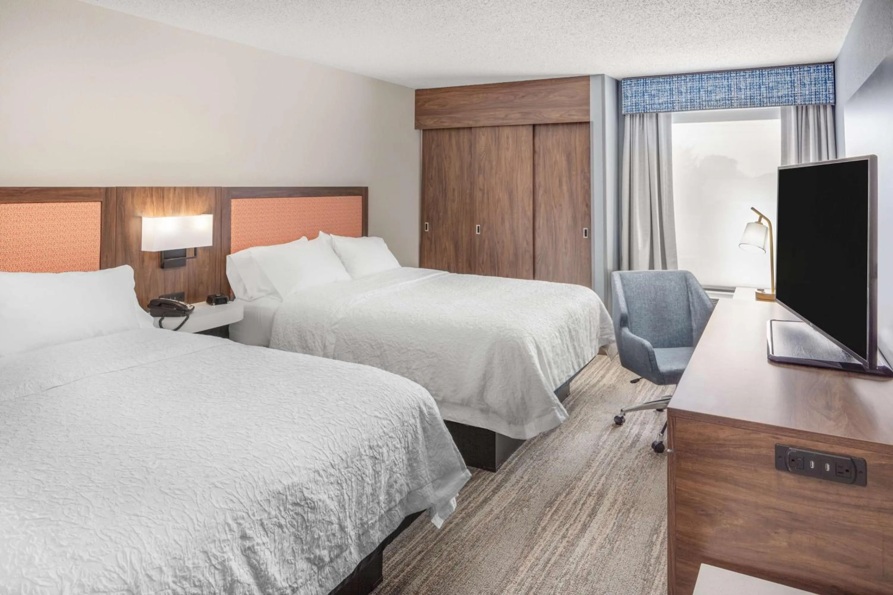 Bed in Hampton Inn Joliet-Plainfield I-55